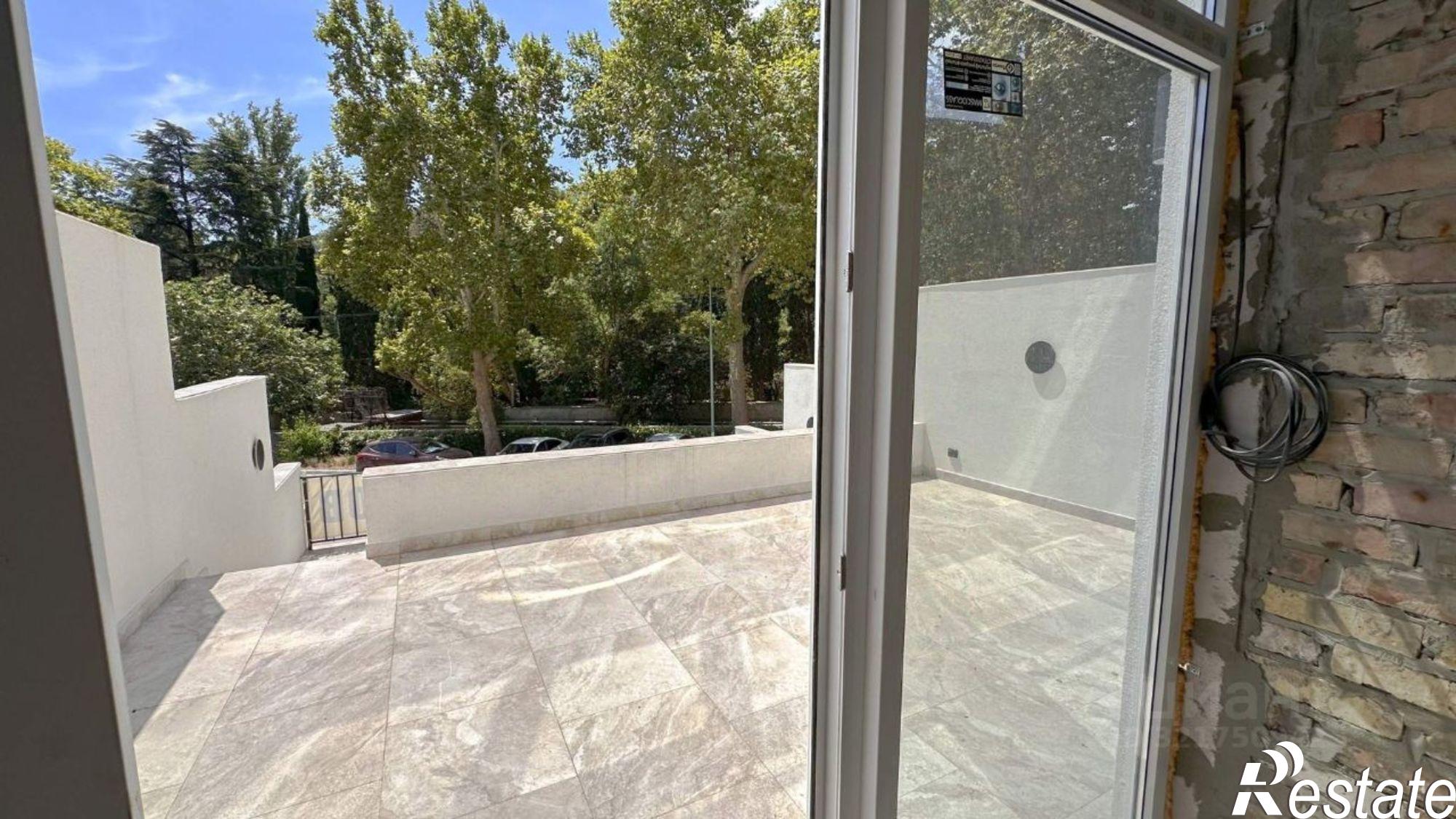 Купить квартиру за 24 440 000 рублей на Крутой переулок, 7