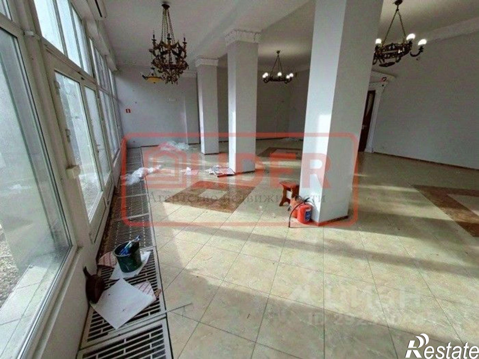 Сдать торговое помещение за 100 000 рублей на проспект Гагарина, 2/2