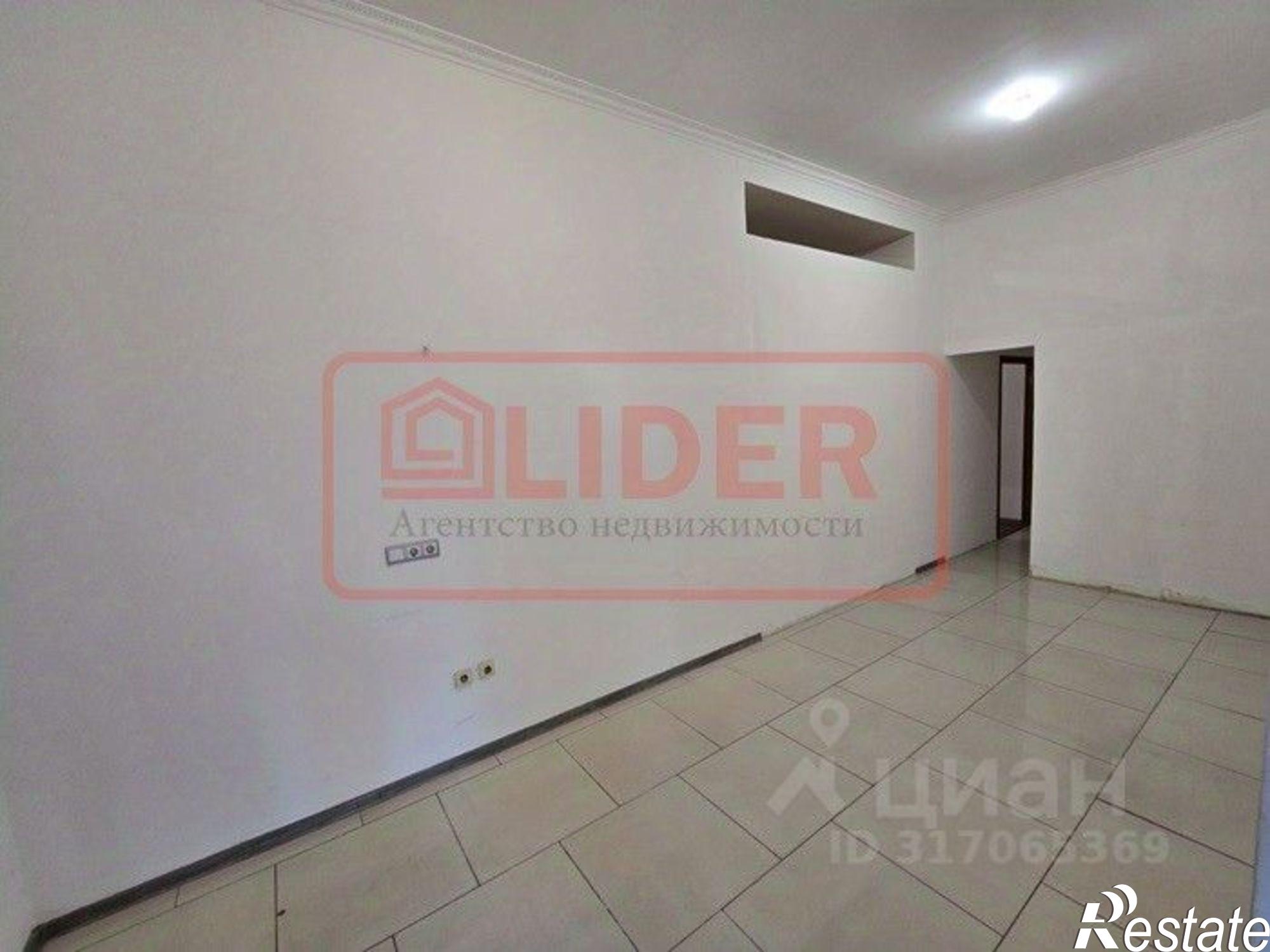 Сдать торговое помещение за 70 000 рублей на проспект Гагарина, 2/2