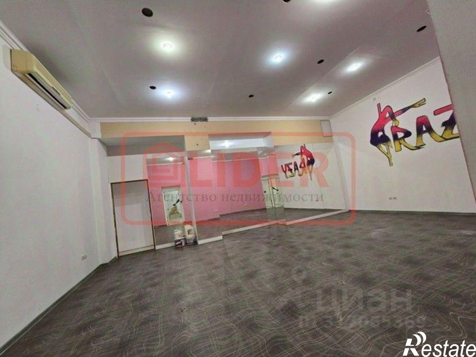 Сдать торговое помещение за 70 000 рублей на проспект Гагарина, 2/2