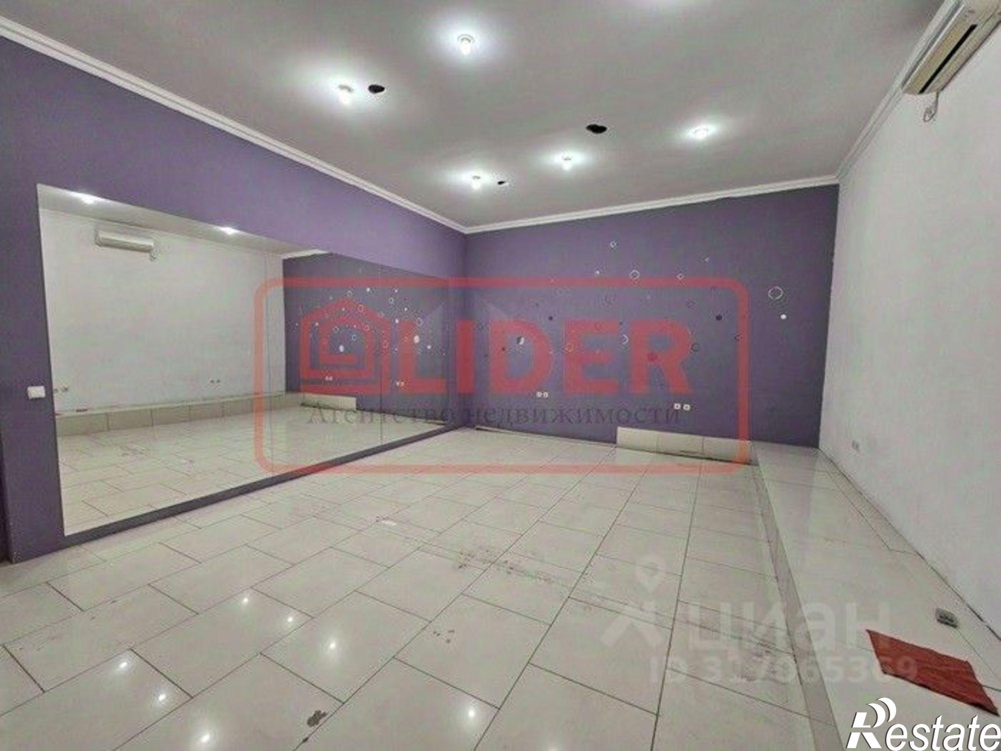 Сдать торговое помещение за 70 000 рублей на проспект Гагарина, 2/2