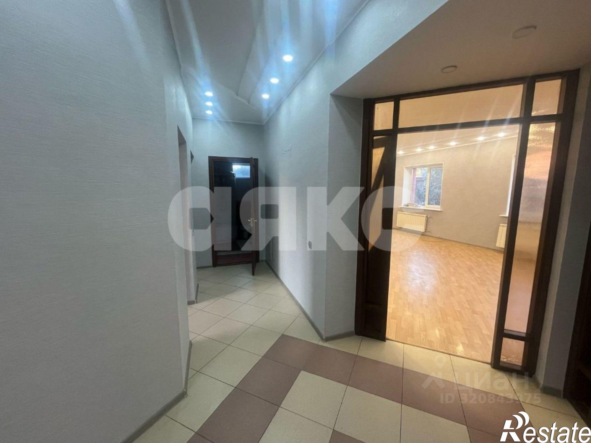 Сдать дачу, дом, коттедж за 180 000 рублей на Симферополь г., Чёрных ул., д.26