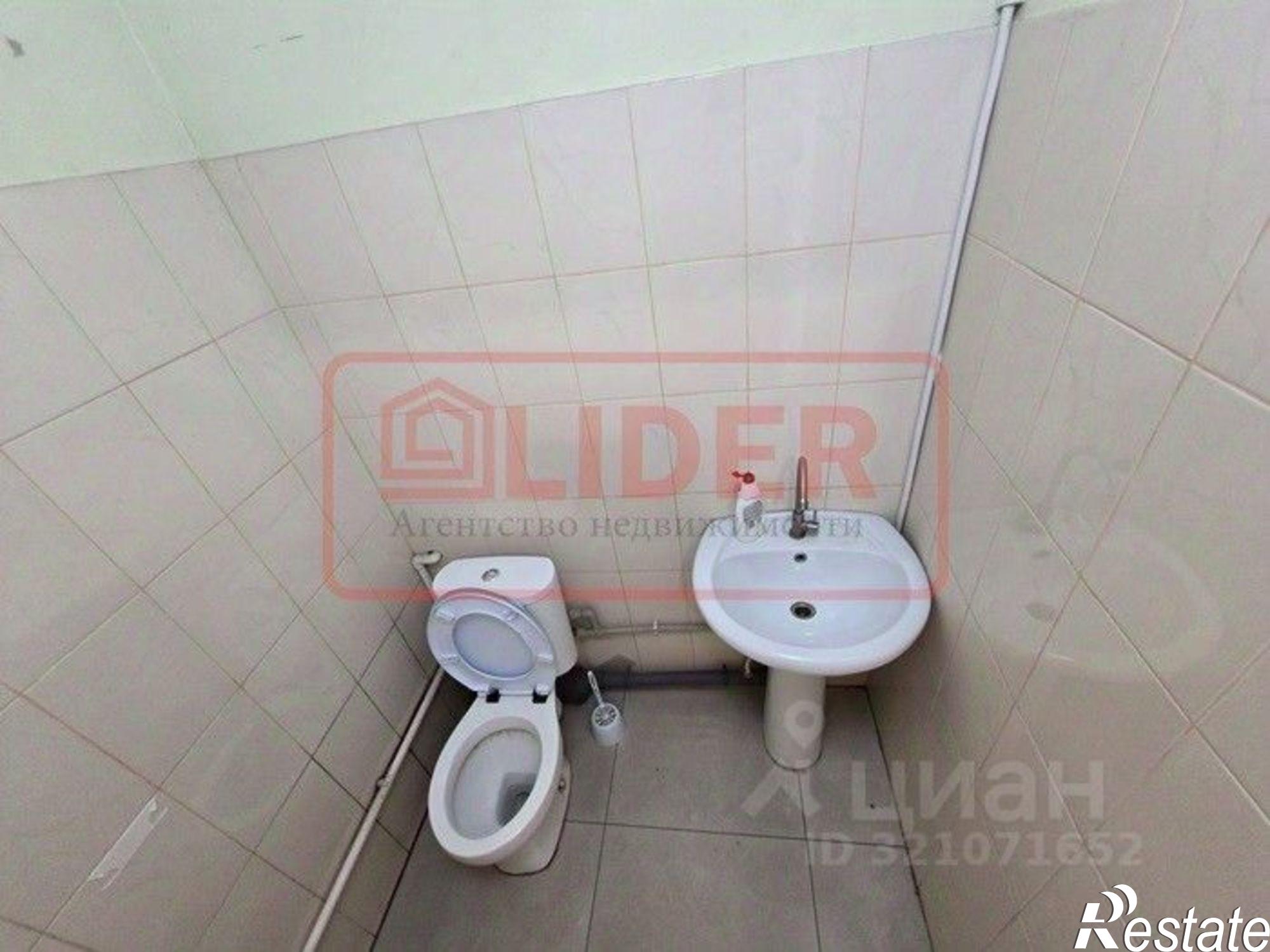 Сдать торговое помещение за 62 500 рублей на Крым Респ, Севастополь, Восставших улица, 4