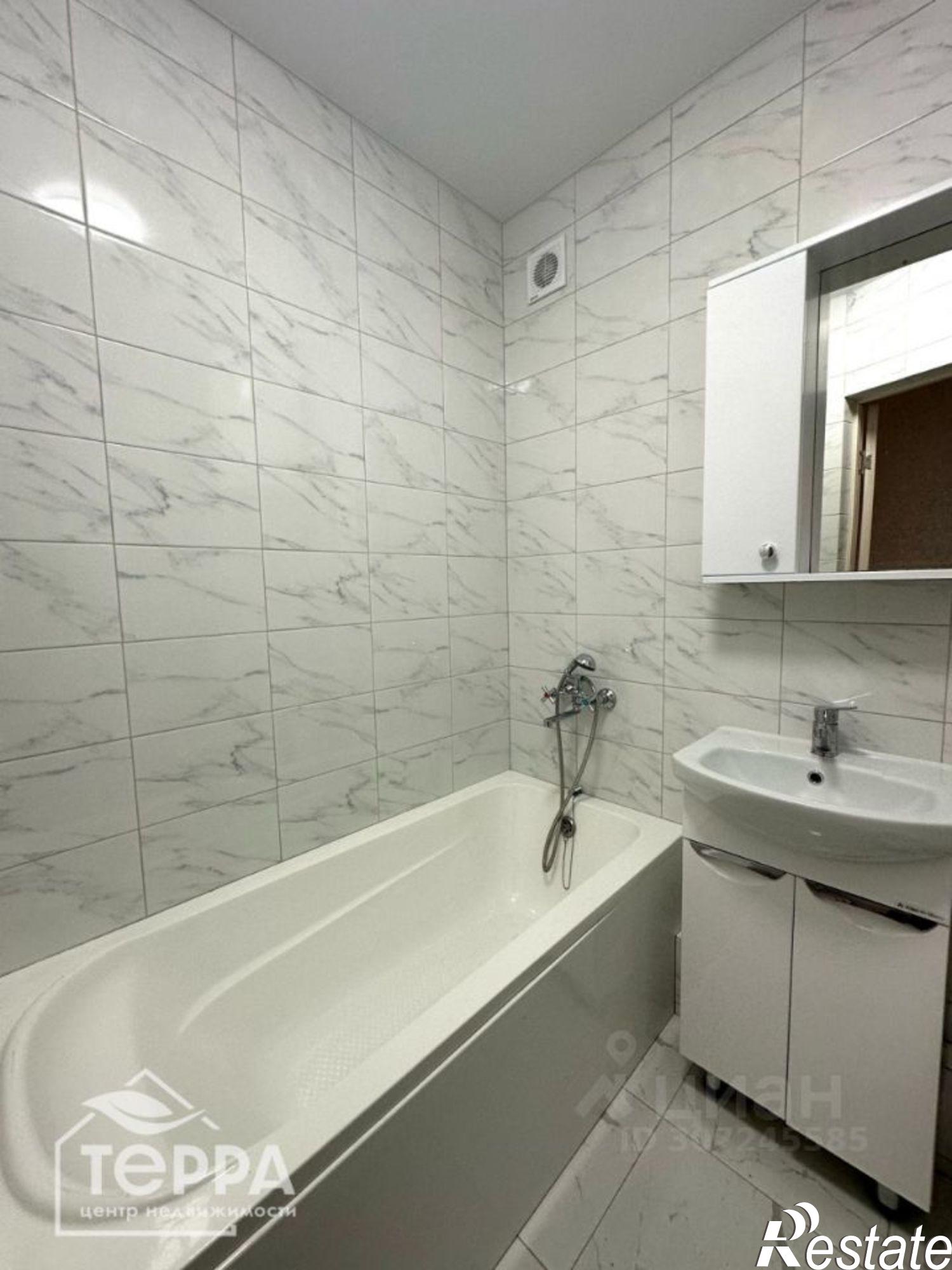 Купить квартиру за 5 870 000 рублей на Евпатория г., им.60-летия Октября ул., 24