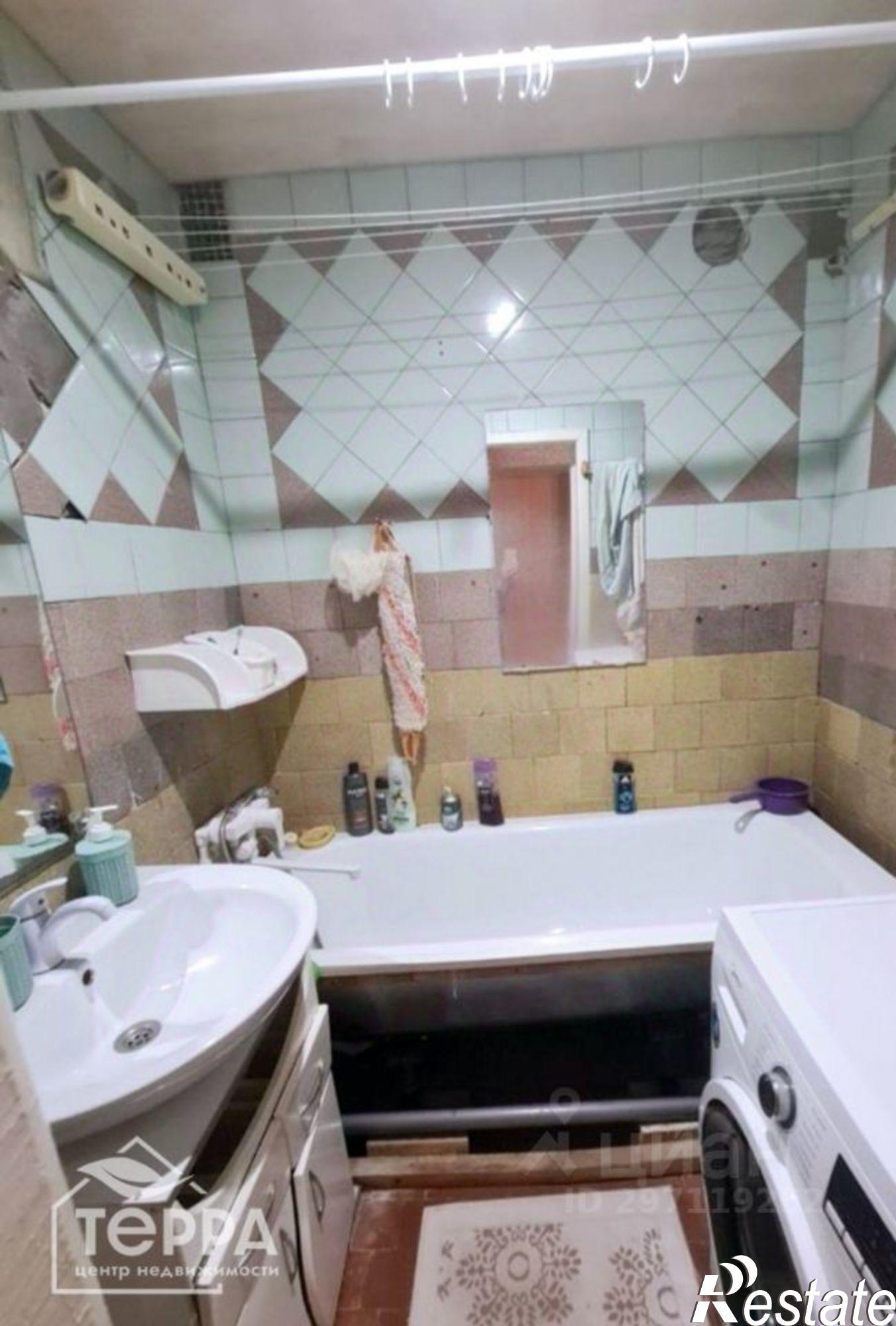 Купить квартиру за 10 500 000 рублей на Сакский район, Уютное  с., Кирова ул., 4