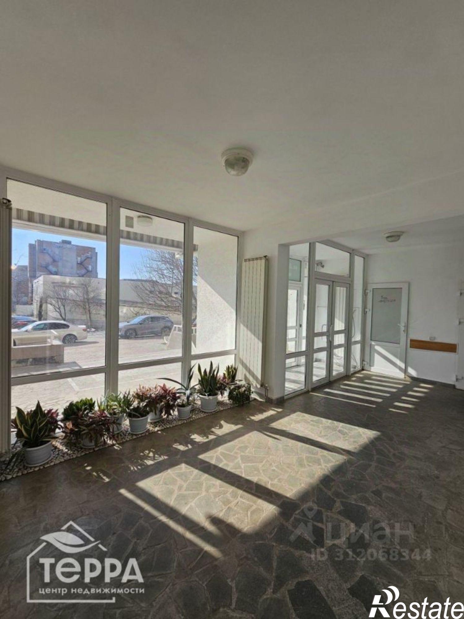 Купить квартиру за 16 690 000 рублей на Евпатория г., Демышева ул., 121 лит. а