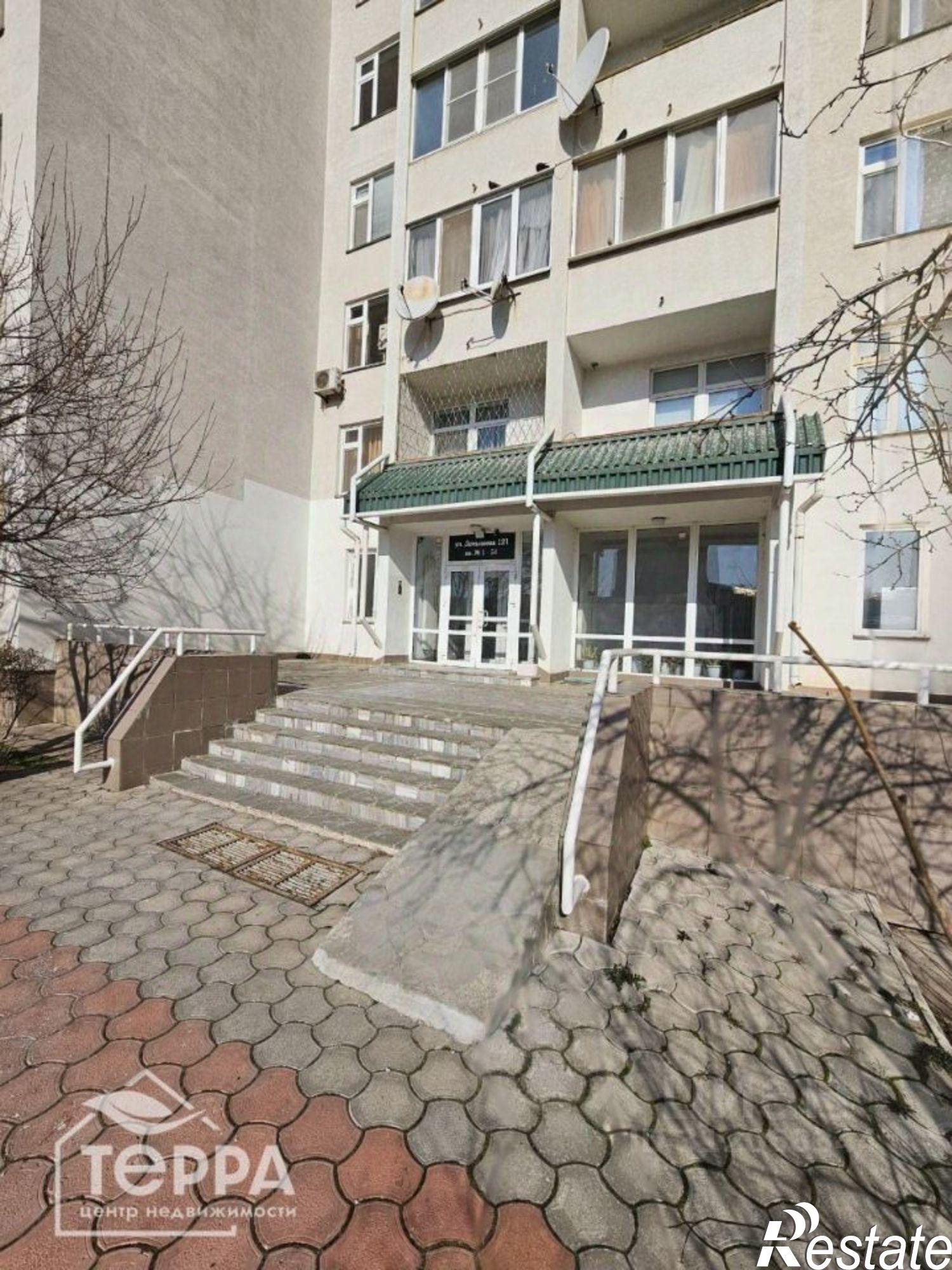 Купить квартиру за 16 690 000 рублей на Евпатория г., Демышева ул., 121 лит. а