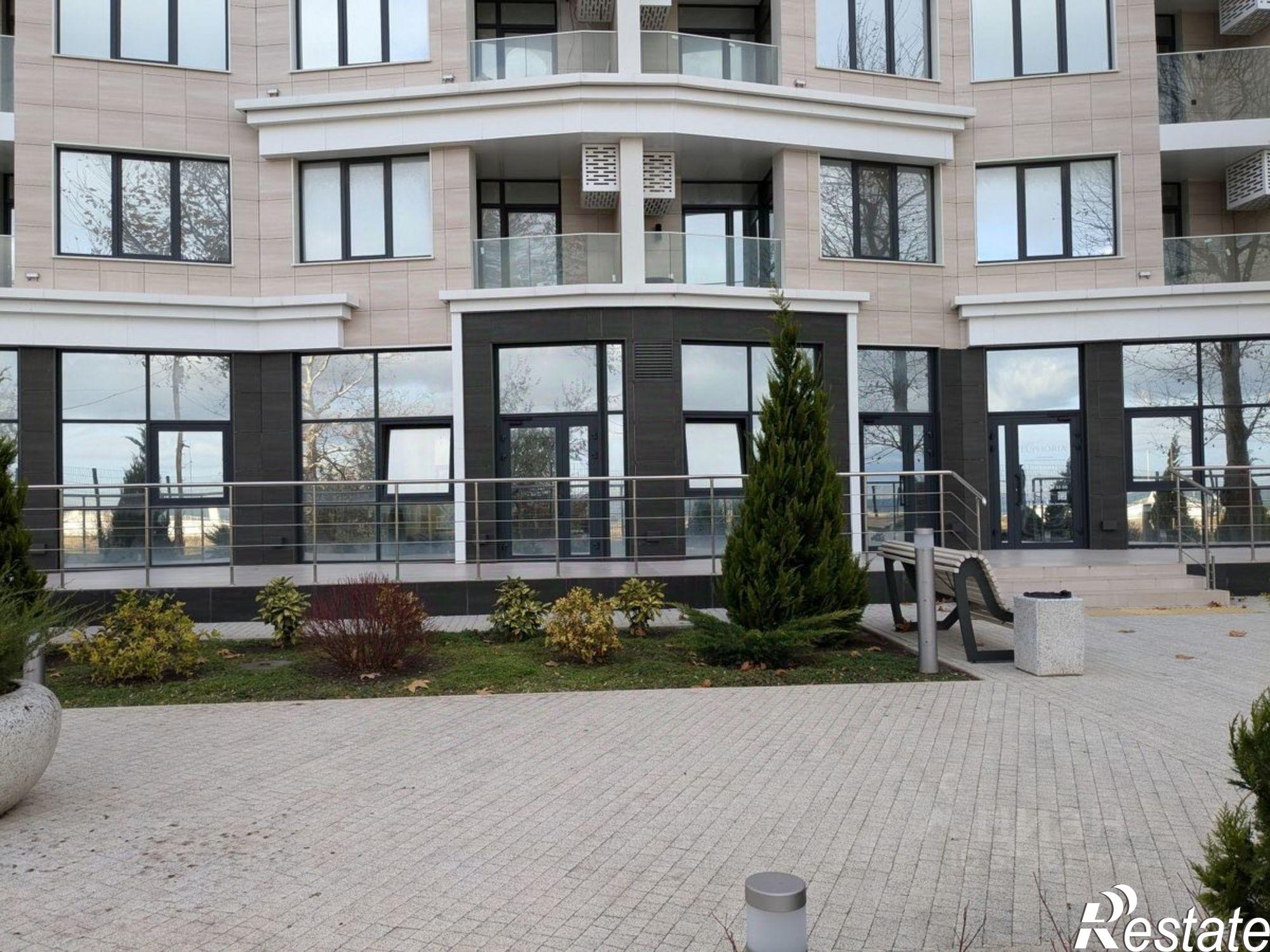 Купить торговое помещение за 23 535 200 рублей на улица Лётчиков, 10