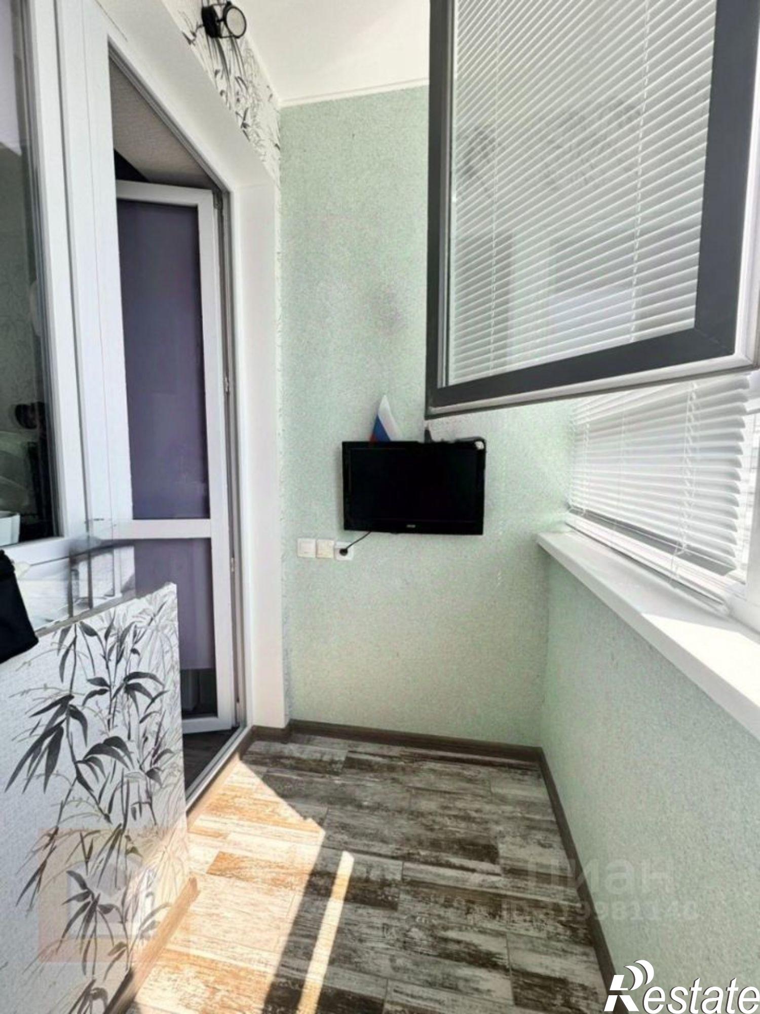 Купить квартиру за 10 000 000 рублей на Симферополь г., 51-й Армии ул., 55