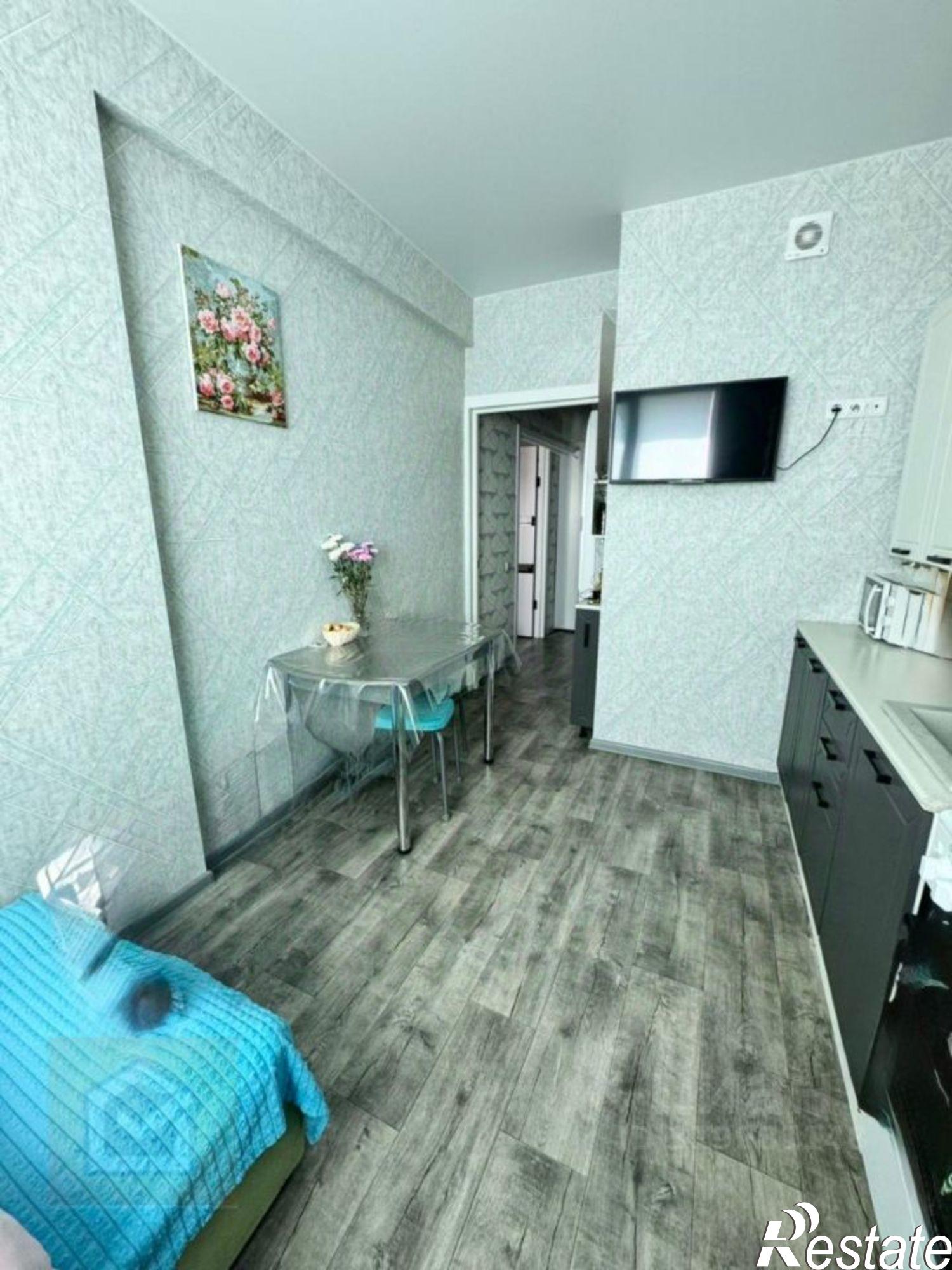 Купить квартиру за 10 000 000 рублей на Симферополь г., 51-й Армии ул., 55