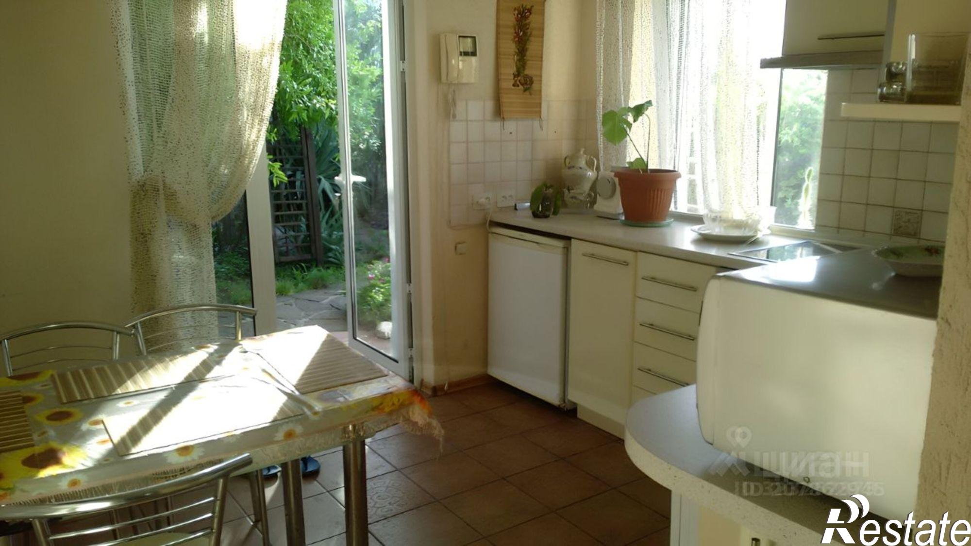 Купить дачу, дом, коттедж за 41 000 000 рублей на Алупка, улица Асаулюка, 16