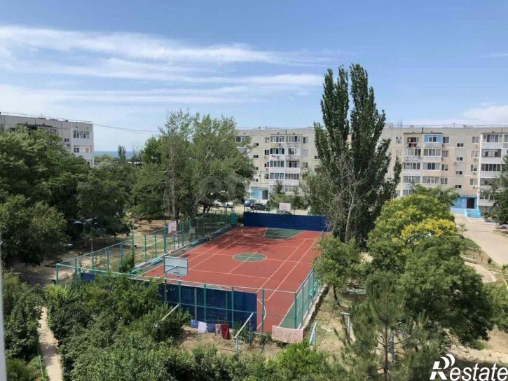 4-комн квартира 1-й микрорайон, 27,  д. 27