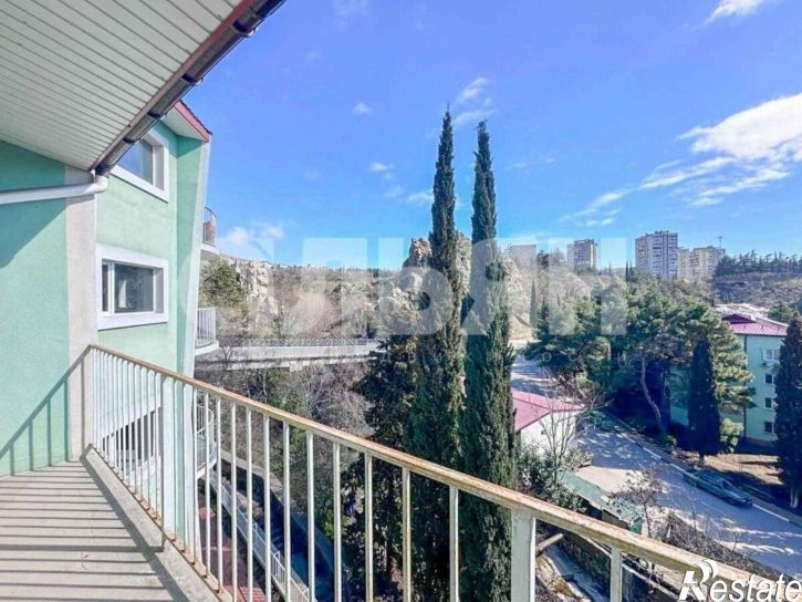 2-комн квартира пгт. Партенит, ул. Победы, д. 21