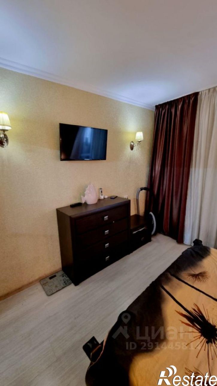 3-комн квартира Крым республика, Евпатория, улица им.9-го Мая, 126