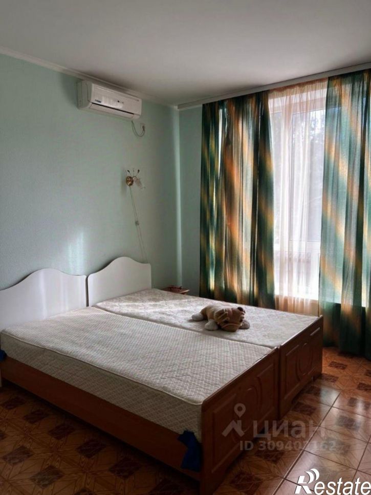 5-комн квартира Феодосия г., Обуховой ул., 26