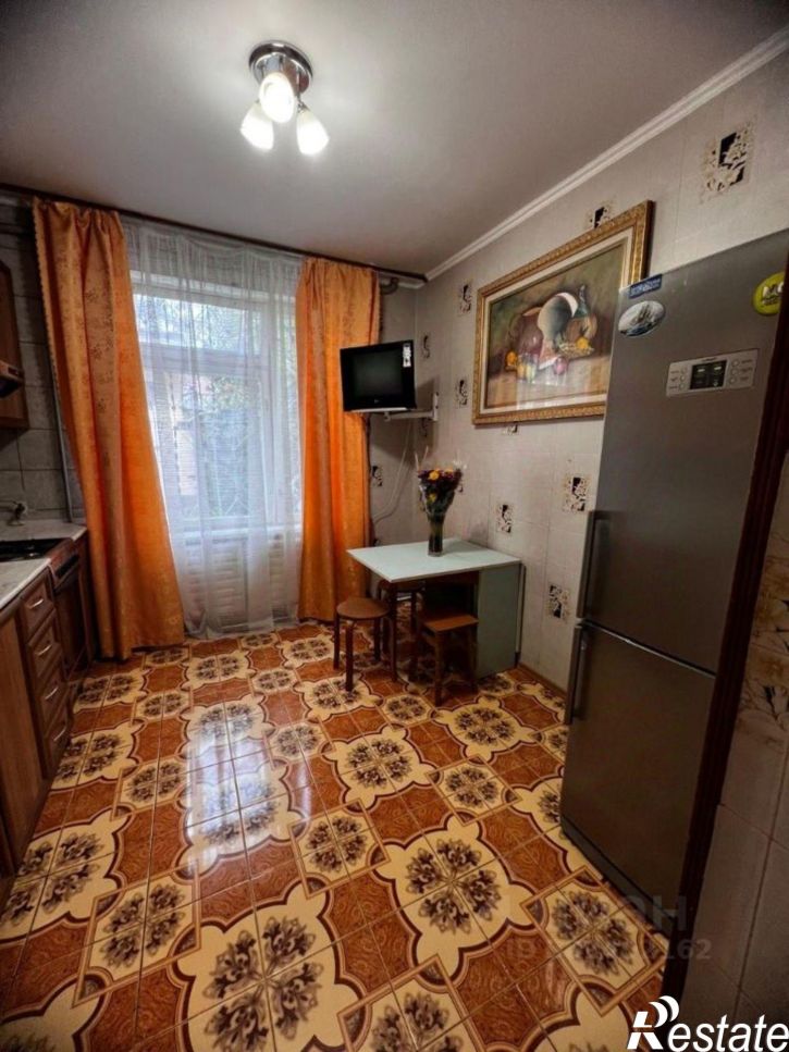 5-комн квартира Феодосия г., Обуховой ул., 26