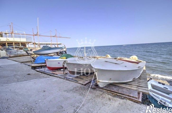 Гараж/парковка "Алушта — Судак — Феодосия" — б/о «Эврика»