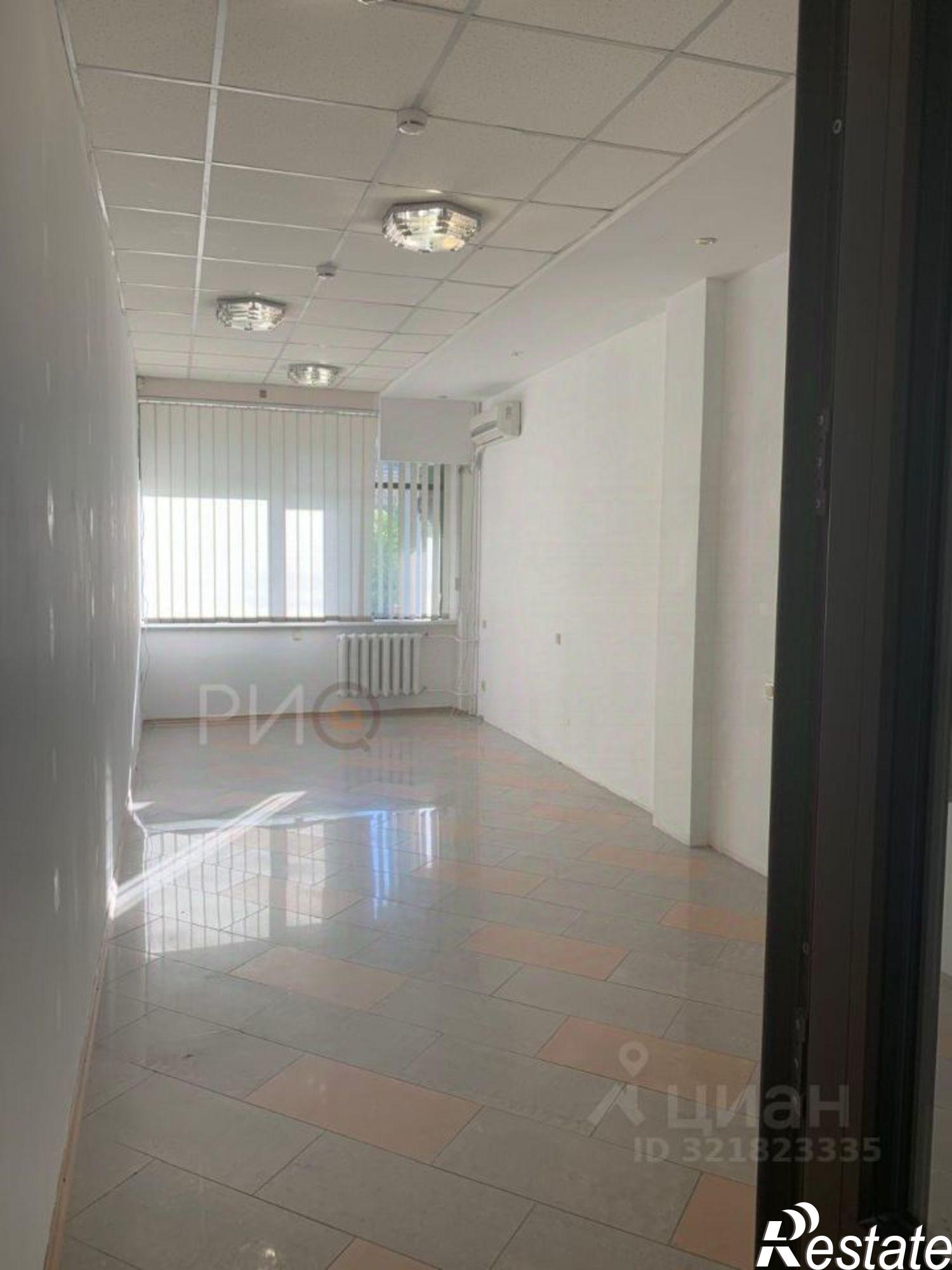 Купить торговое помещение за 2 210 540 рублей на ул Очаковцев, 19