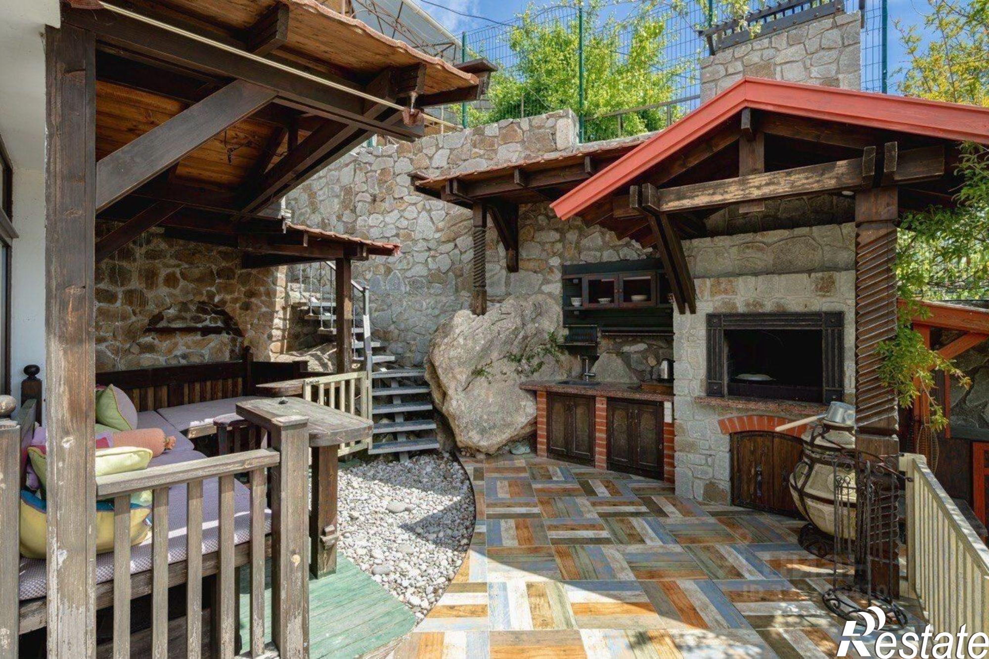 Сдать дачу, дом, коттедж за 300 000 рублей на улица Врачей Михайловых