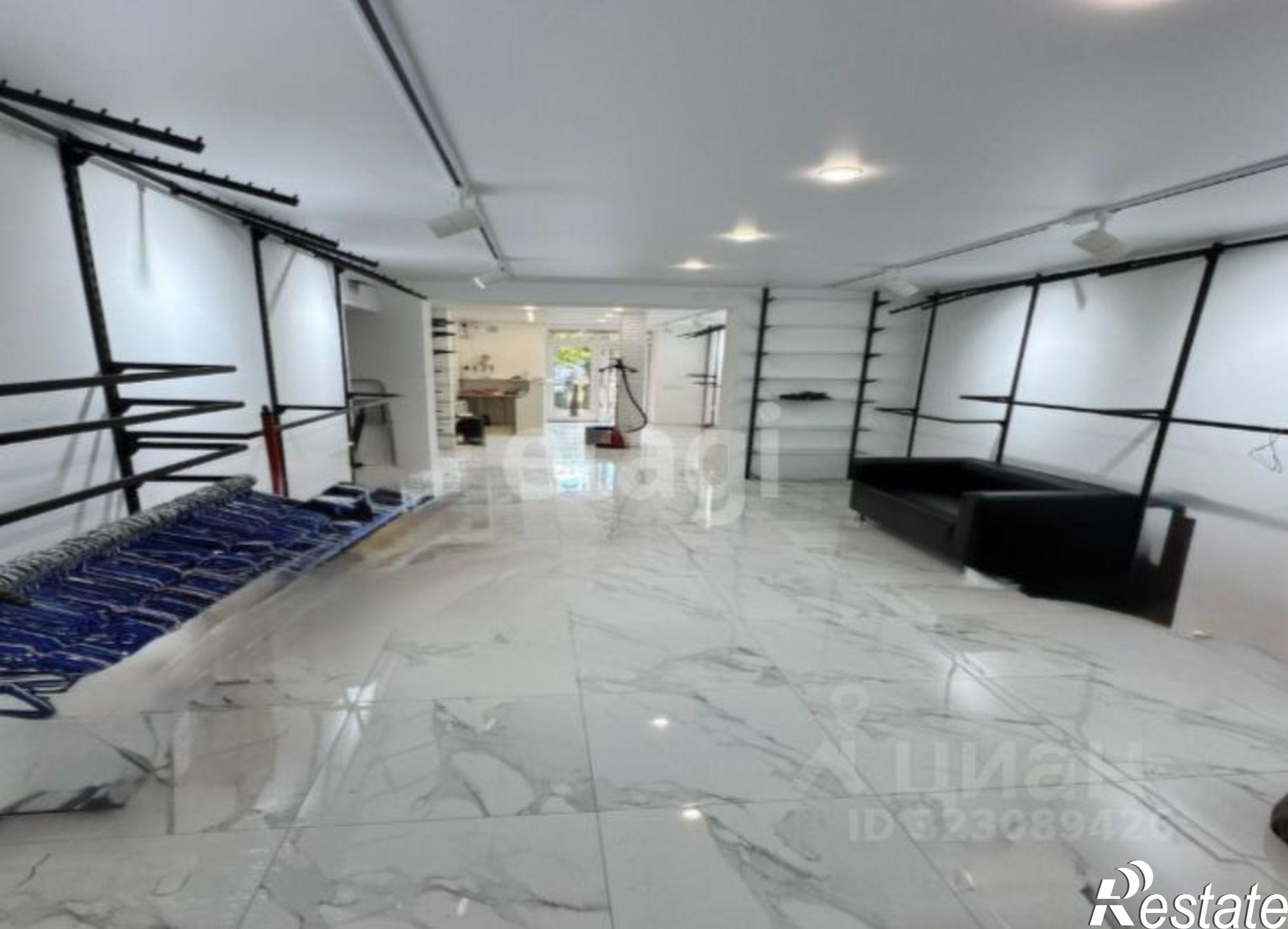 Купить торговое помещение за 8 800 030 рублей на ул Кирова, 10