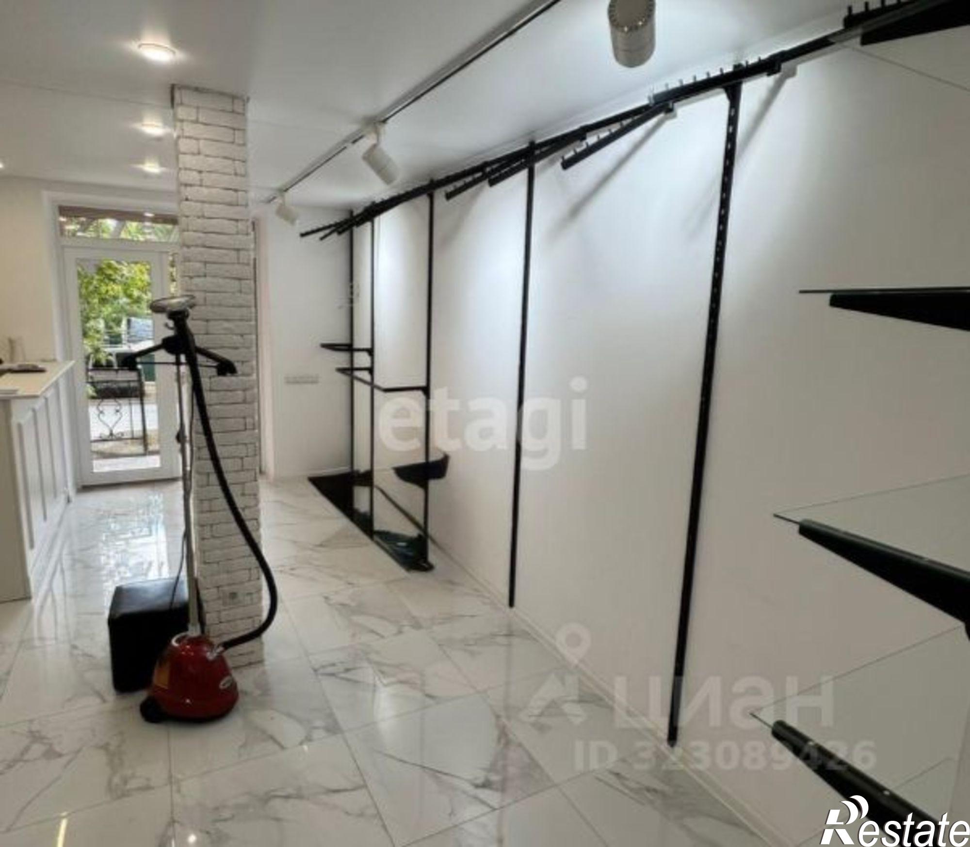 Купить торговое помещение за 8 800 030 рублей на ул Кирова, 10