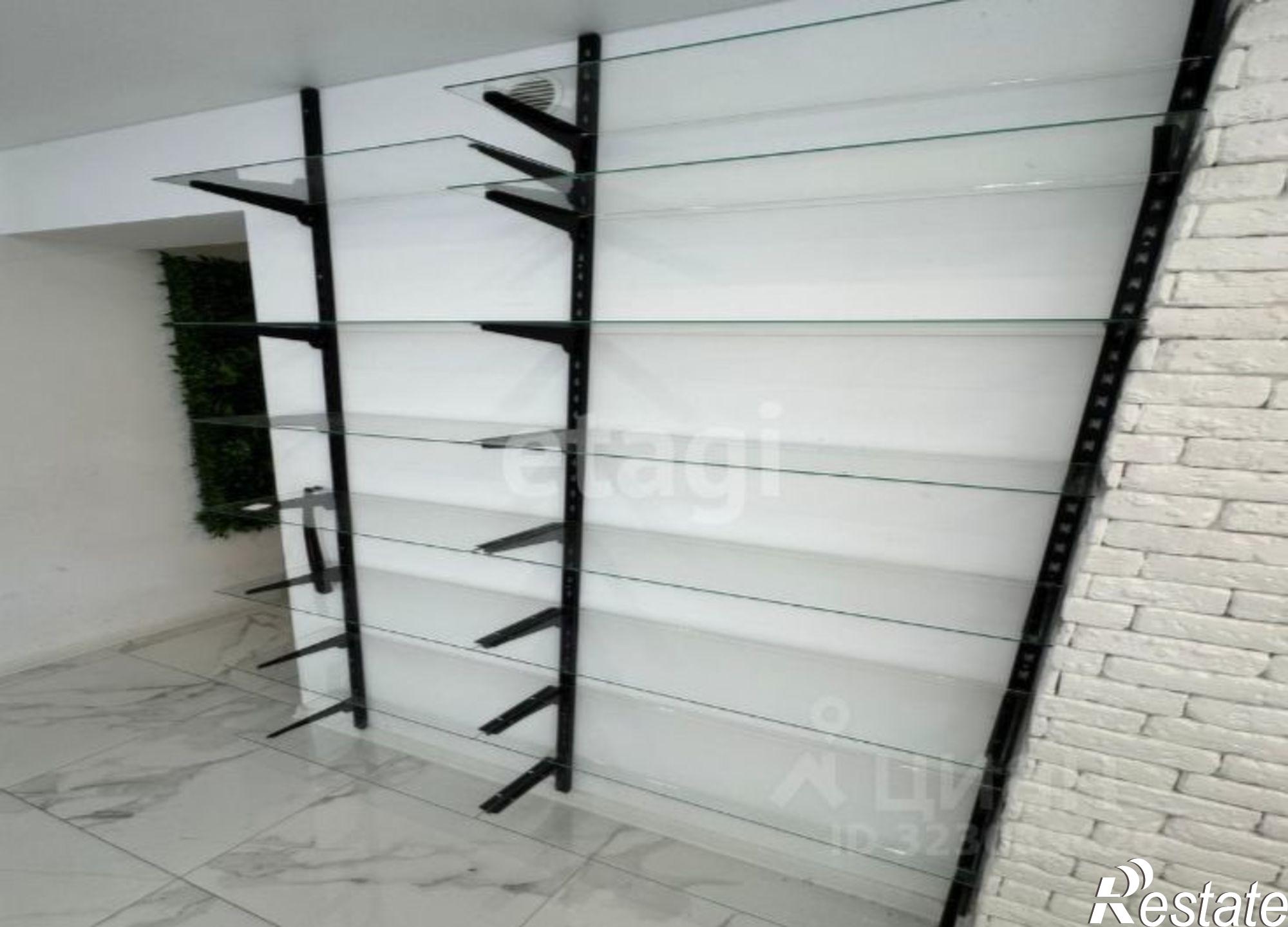 Купить торговое помещение за 8 800 030 рублей на ул Кирова, 10