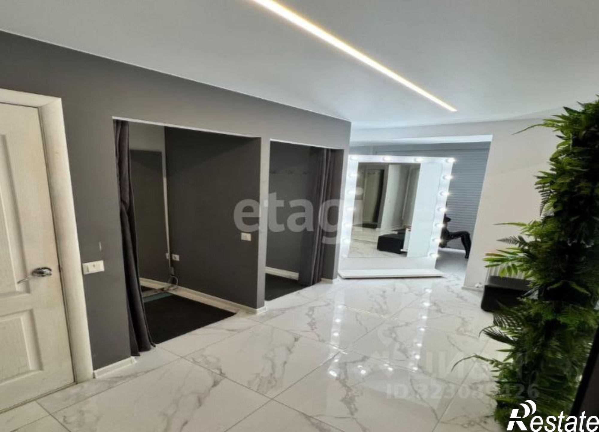 Купить торговое помещение за 8 800 030 рублей на ул Кирова, 10