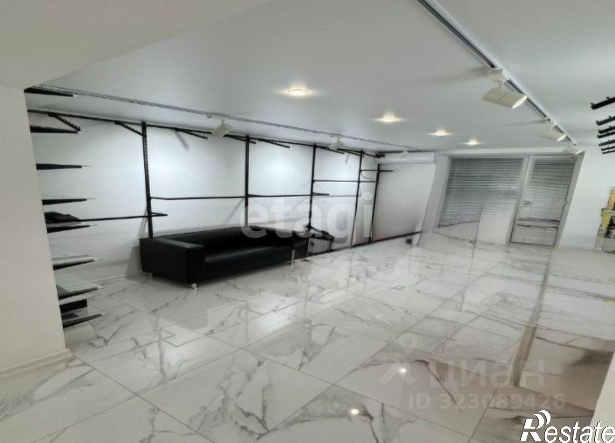 Купить торговое помещение за 8 800 030 рублей на ул Кирова, 10