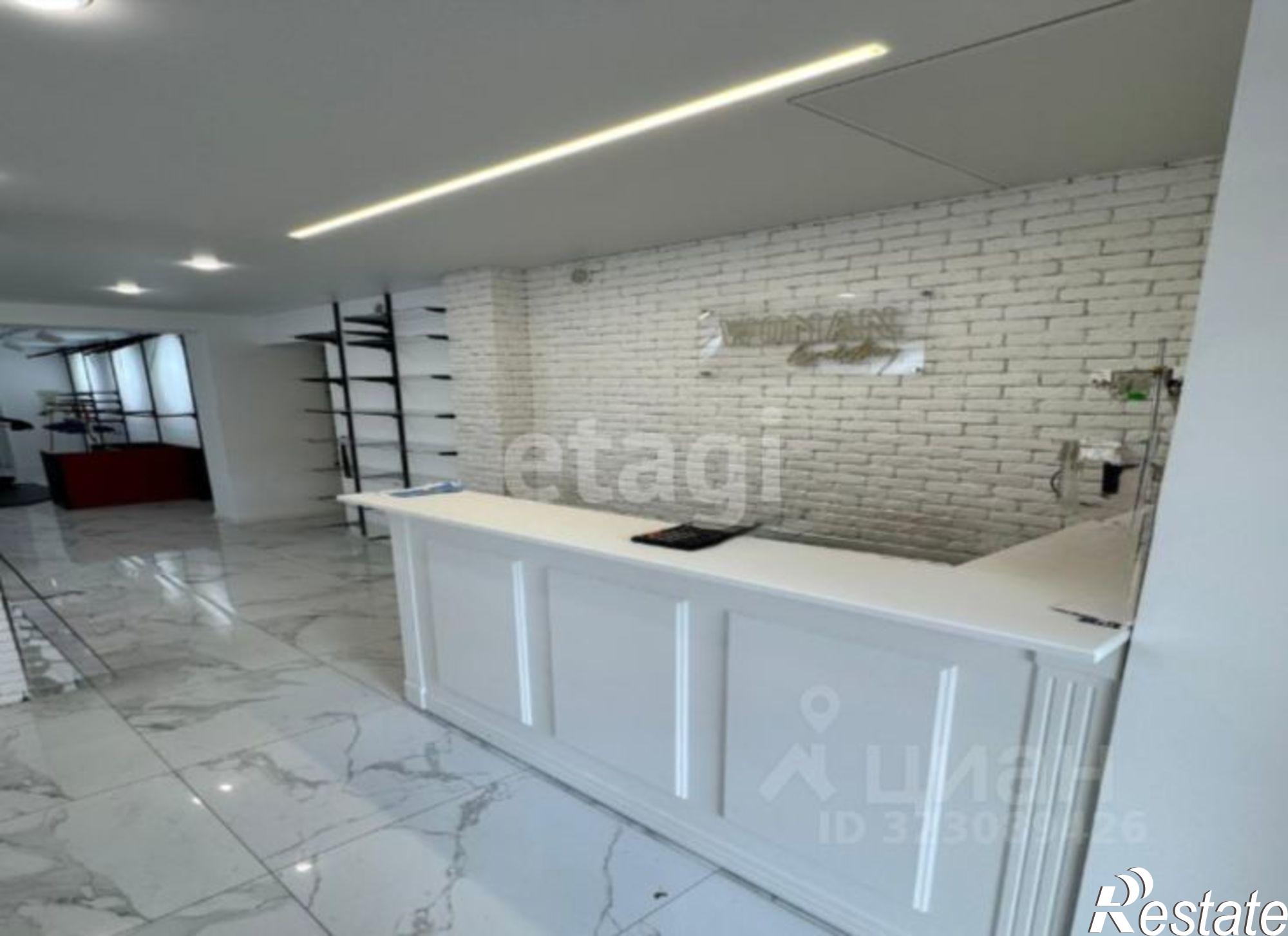 Купить торговое помещение за 8 800 030 рублей на ул Кирова, 10