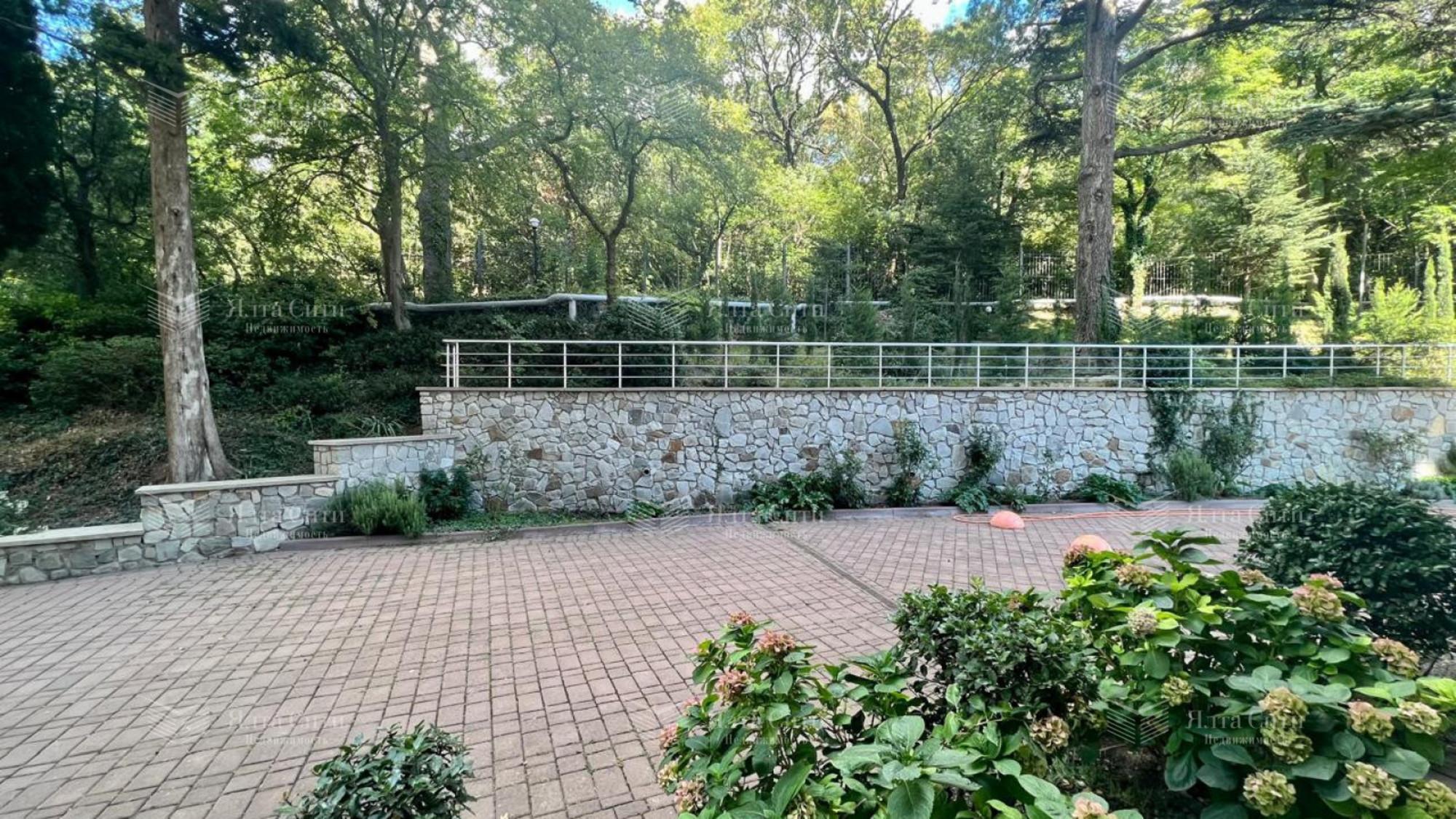 Купить квартиру за 14 900 000 рублей на Севастопольское ш., 52п