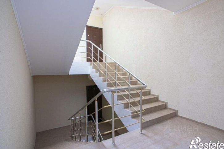 1-комн квартира улица Авиаторов, 1,  д. 1