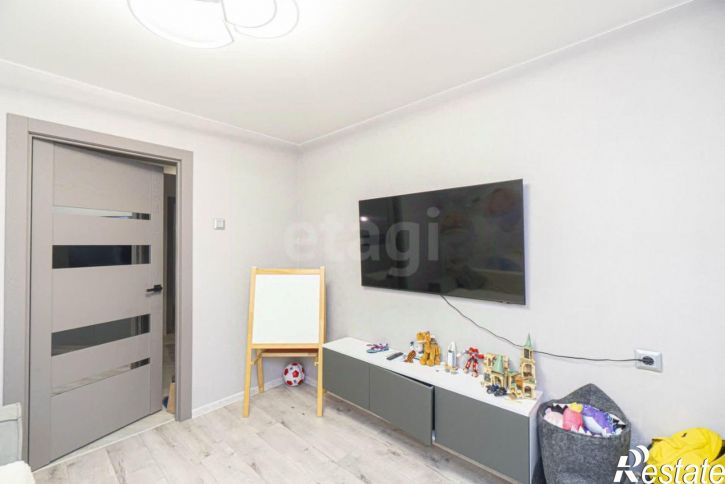 3-комн квартира улица Молодых Строителей, 6,  д. 6