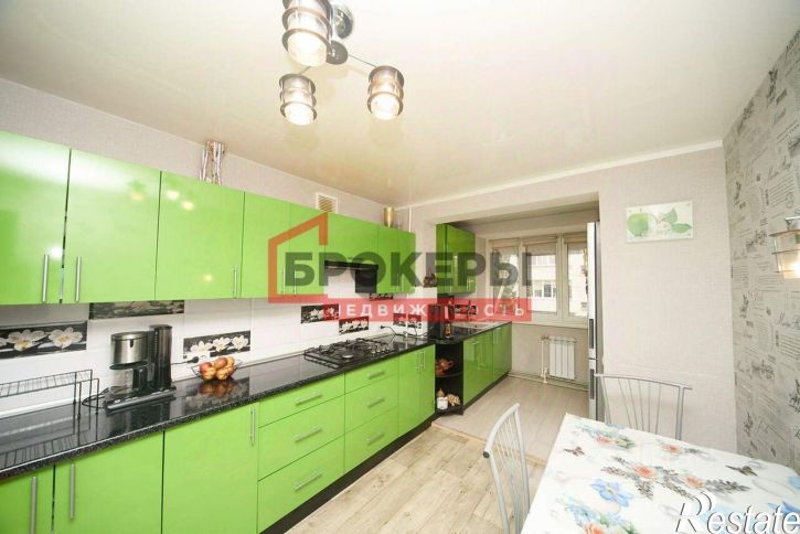 3-комн квартира улица Колобова, 17Г,  д. 17Г