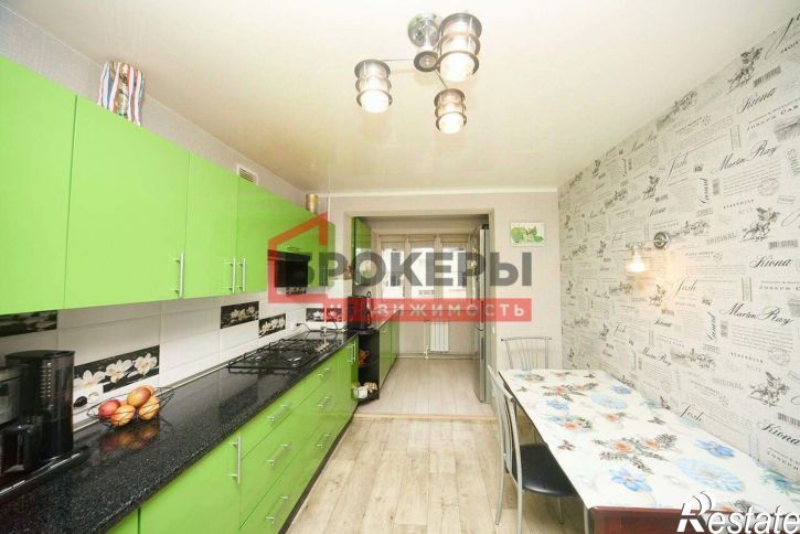 3-комн квартира улица Колобова, 17Г,  д. 17Г