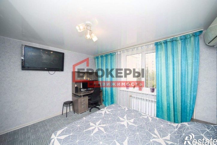 3-комн квартира улица Колобова, 17Г,  д. 17Г