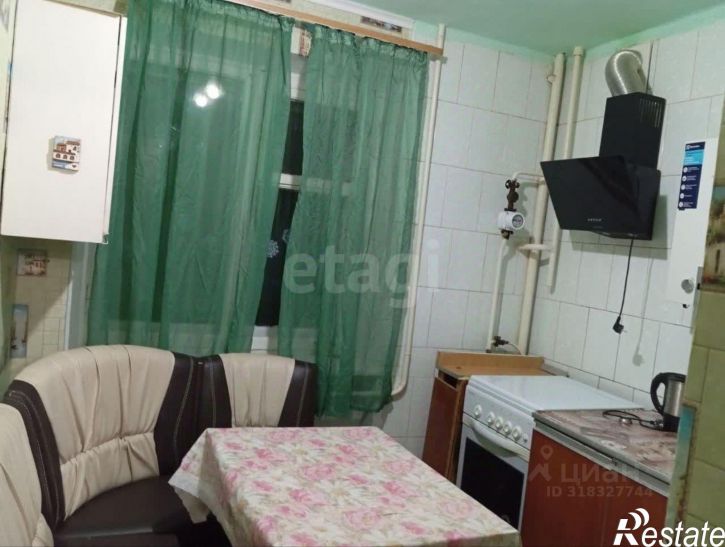 3-комн квартира улица Первушина, 8,  д. 8