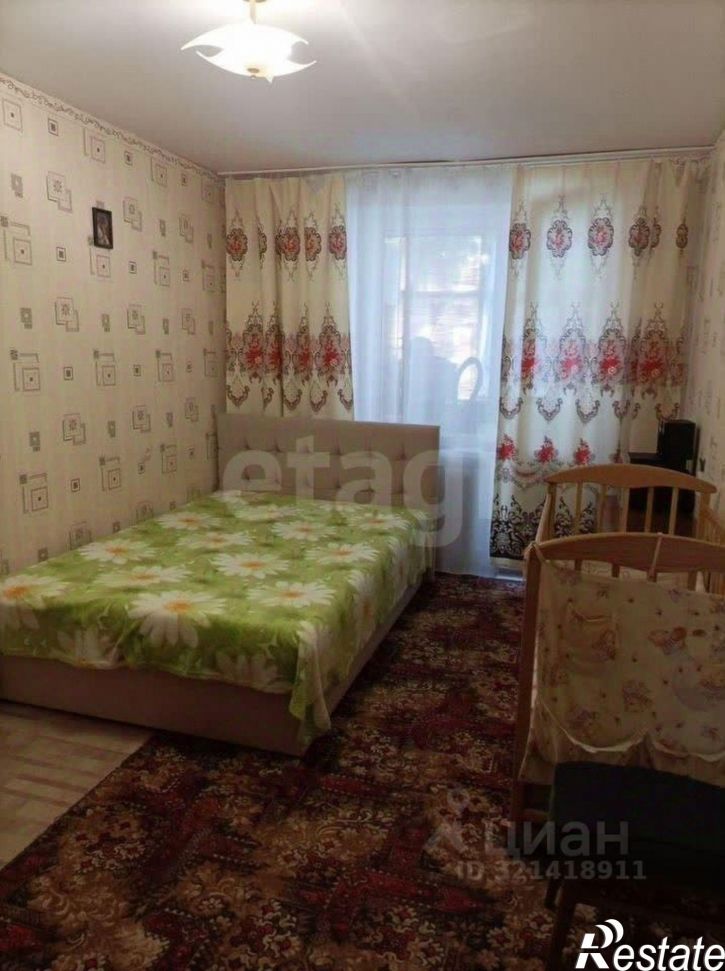 3-комн квартира 8-й микрорайон, 3,  д. 3