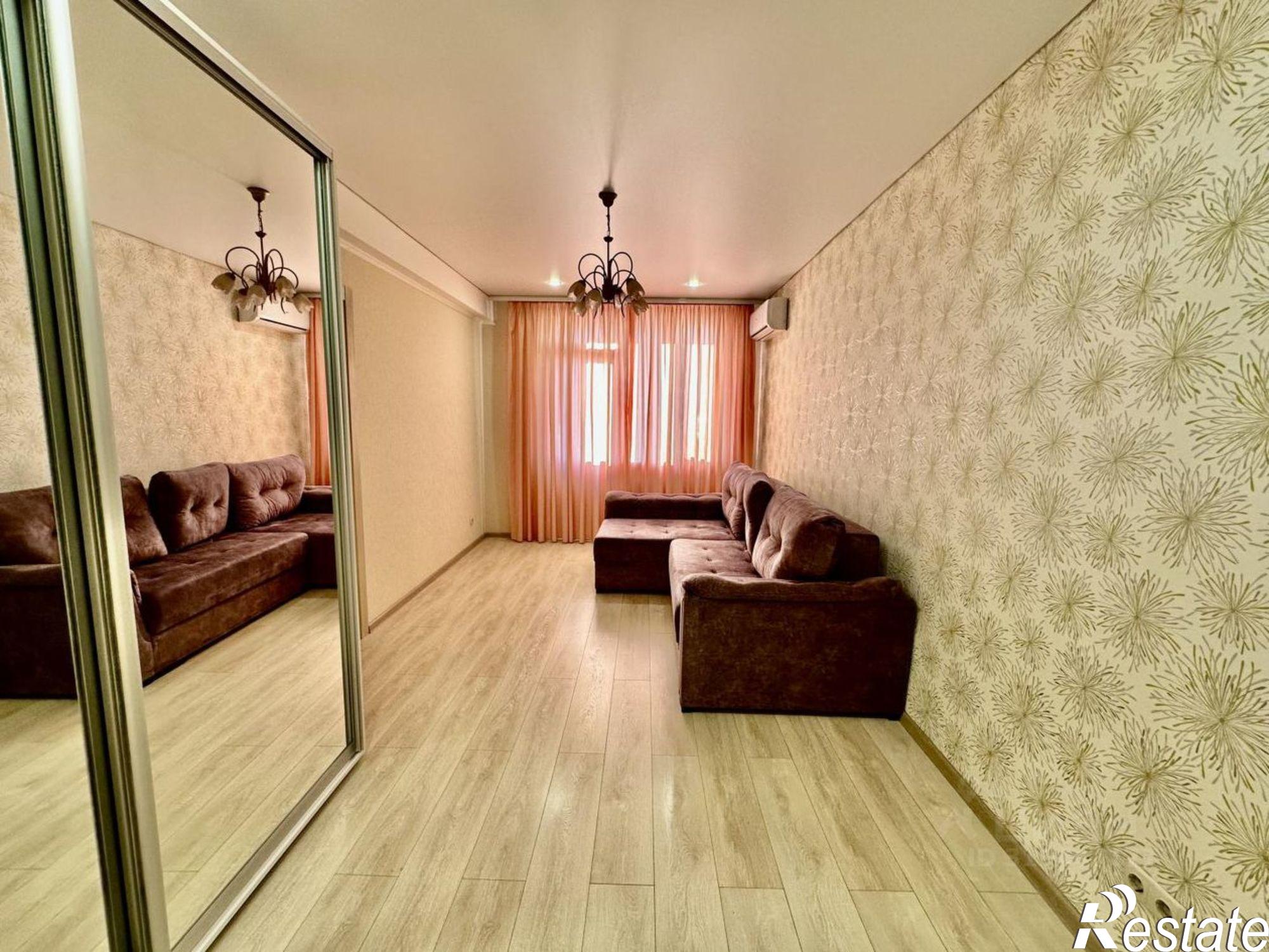 Купить квартиру за 10 990 000 рублей на ул Хрусталева, 53