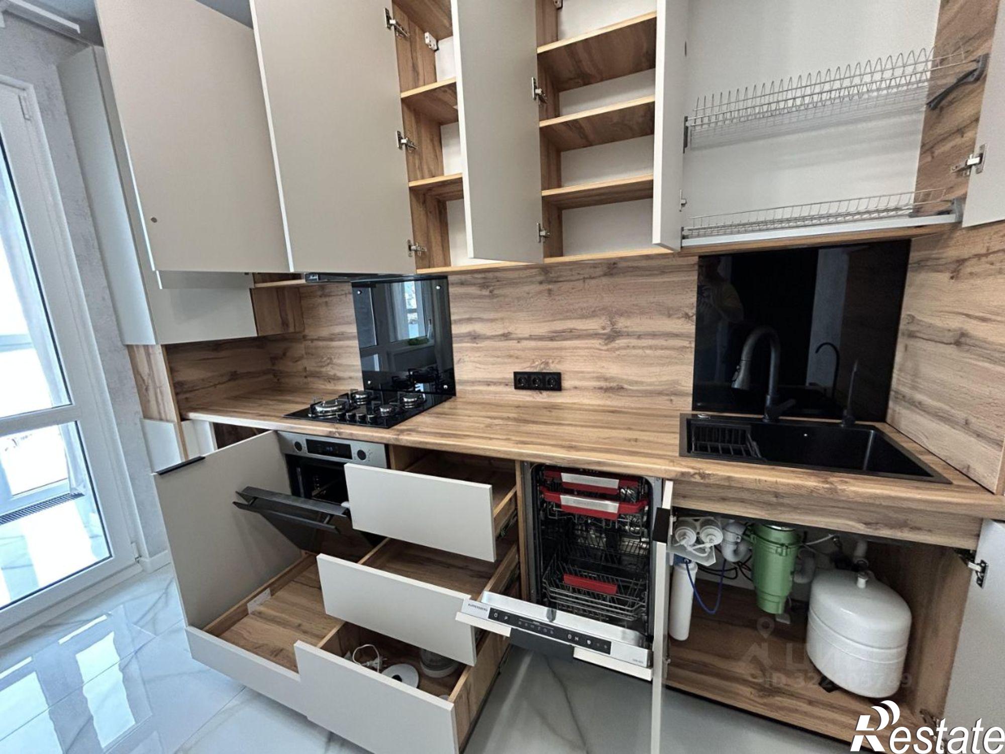 Купить квартиру за 17 990 000 рублей на улица Братьев Манганари, 28