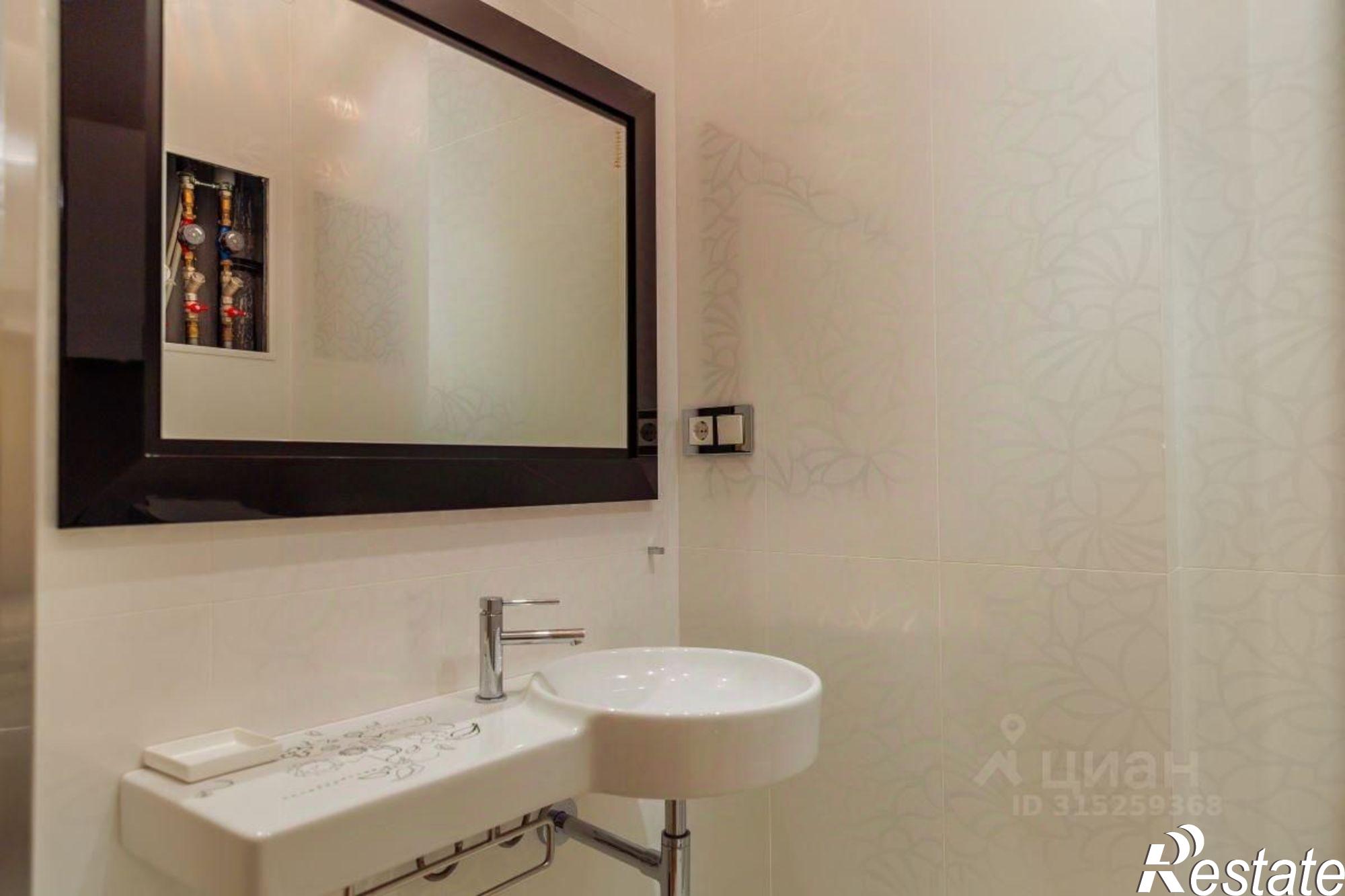 Купить квартиру за 62 000 000 рублей на Алушта, Парковая улица, 5