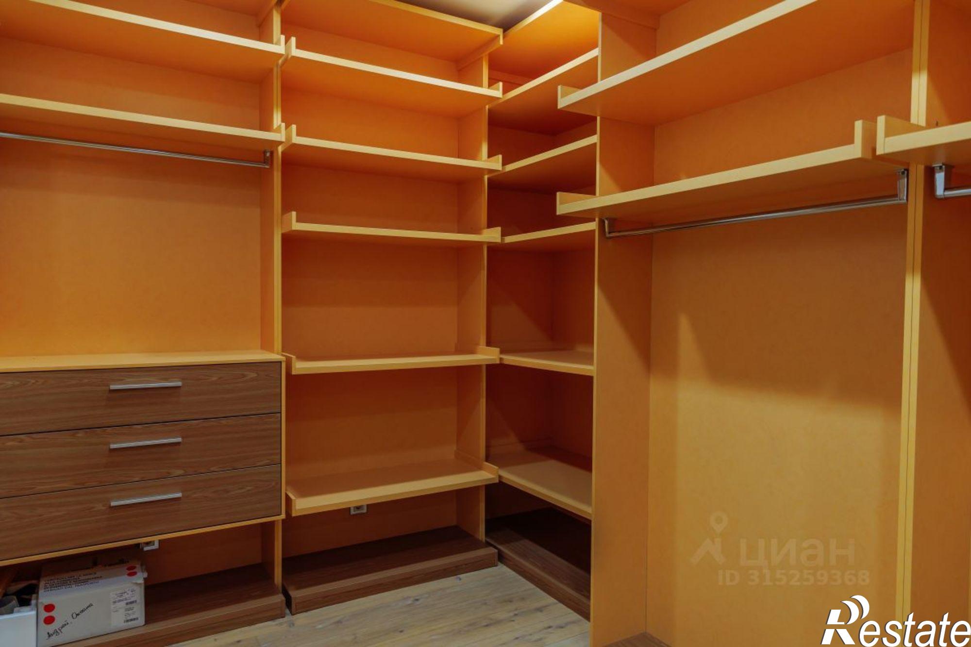 Купить квартиру за 62 000 000 рублей на Алушта, Парковая улица, 5