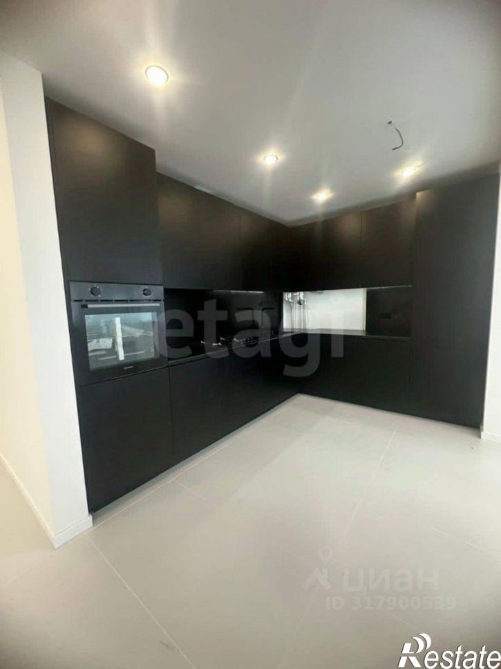 3-комн квартира ул Хрусталева, 137,  д. 137