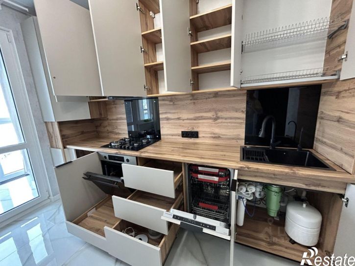 3-комн квартира улица Братьев Манганари, 28,  д. 28