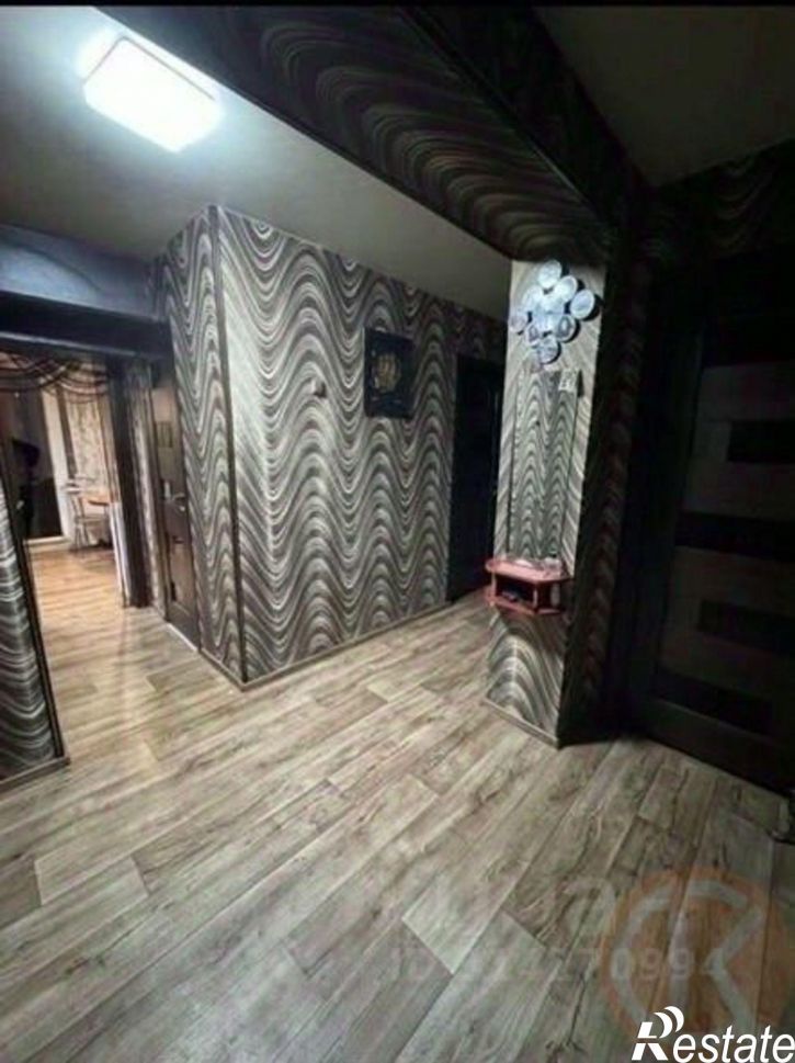 3-комн квартира улица Лобозова, 11,  д. 11