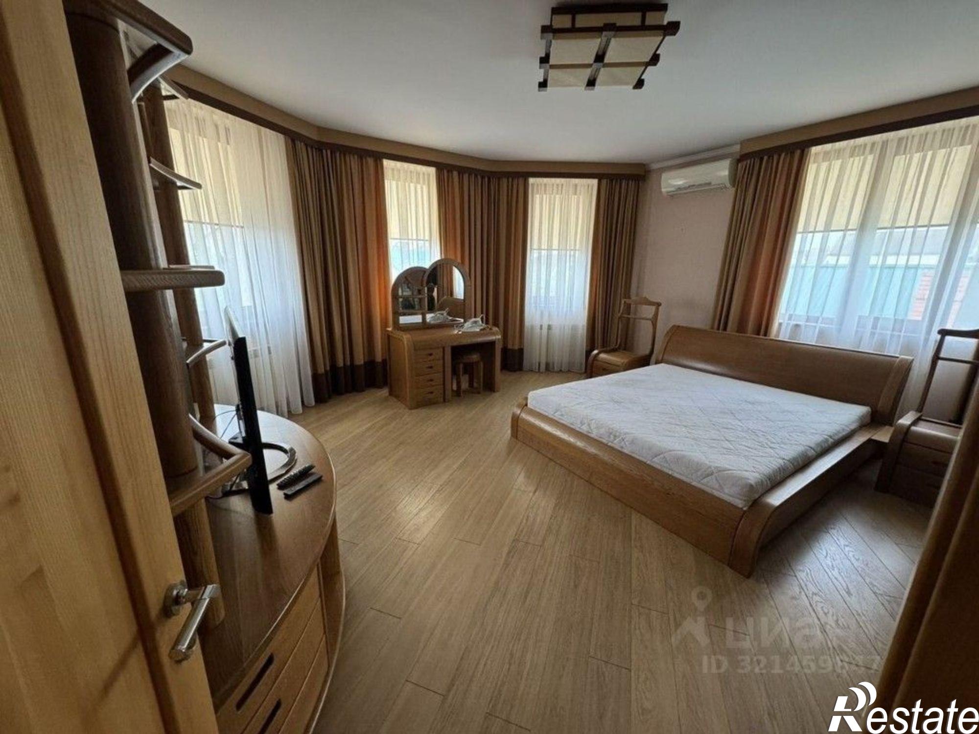 Сдать дачу, дом, коттедж за 280 000 рублей на ул Феодосийская, 36