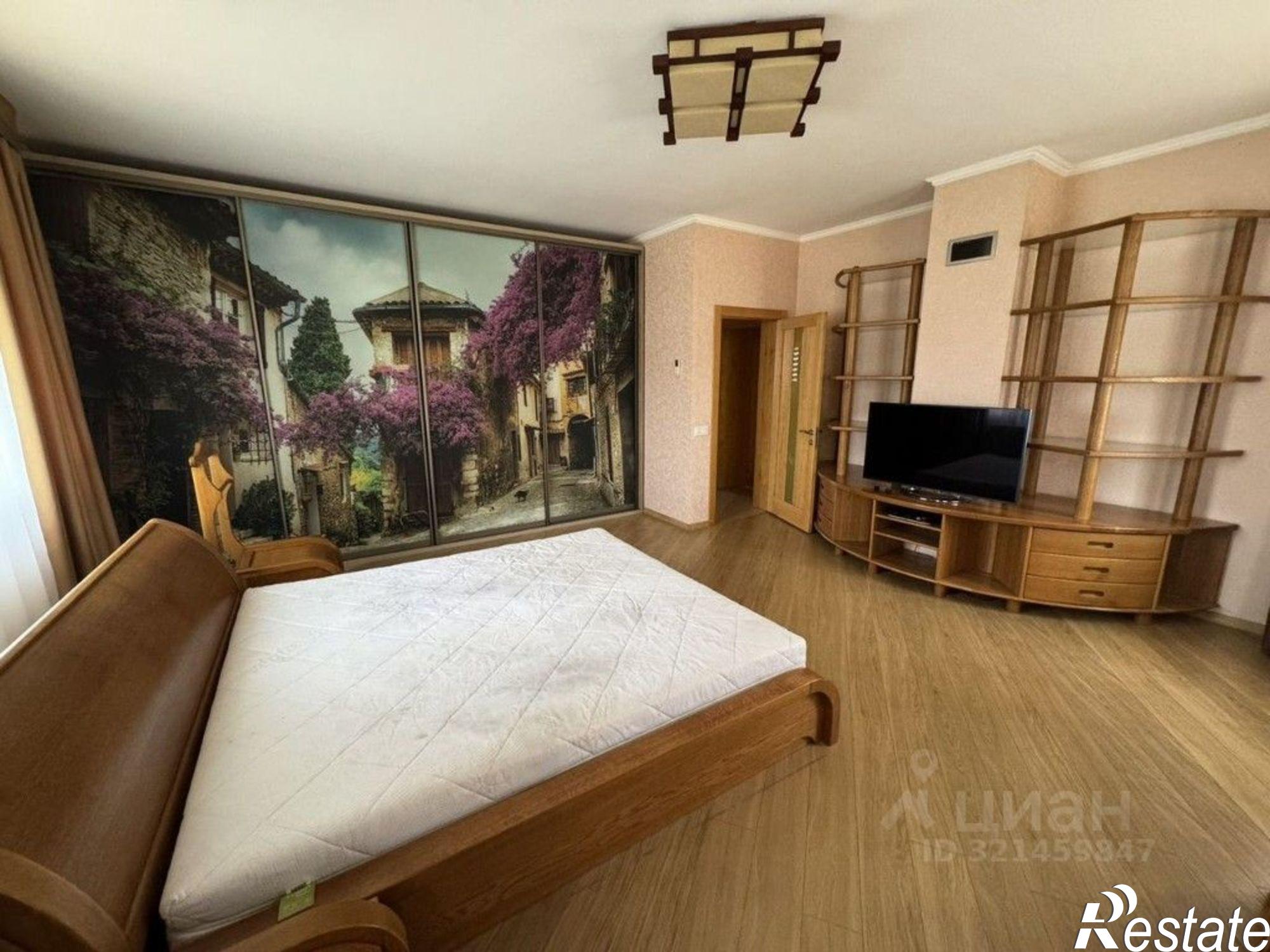 Сдать дачу, дом, коттедж за 280 000 рублей на ул Феодосийская, 36