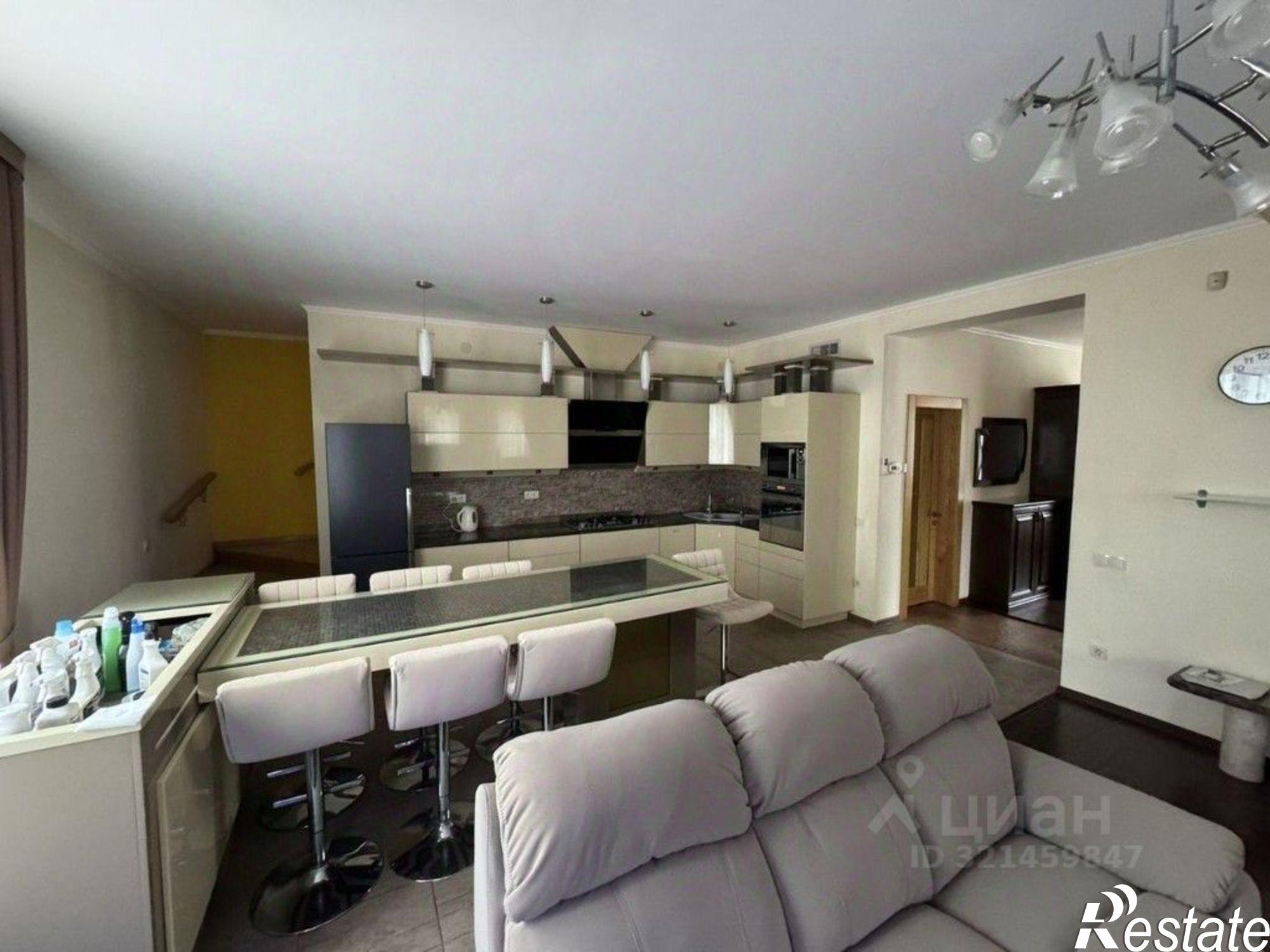 Сдать дачу, дом, коттедж за 280 000 рублей на ул Феодосийская, 36