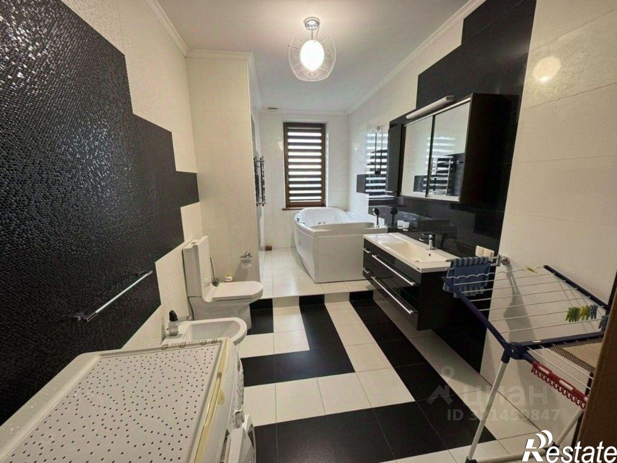 Сдать дачу, дом, коттедж за 280 000 рублей на ул Феодосийская, 36