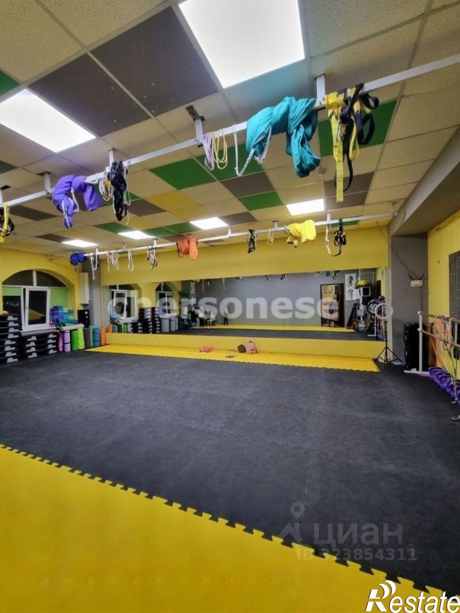 Купить помещение свободного назначения за 13 500 100 рублей на проспект Героев Сталинграда, 46А