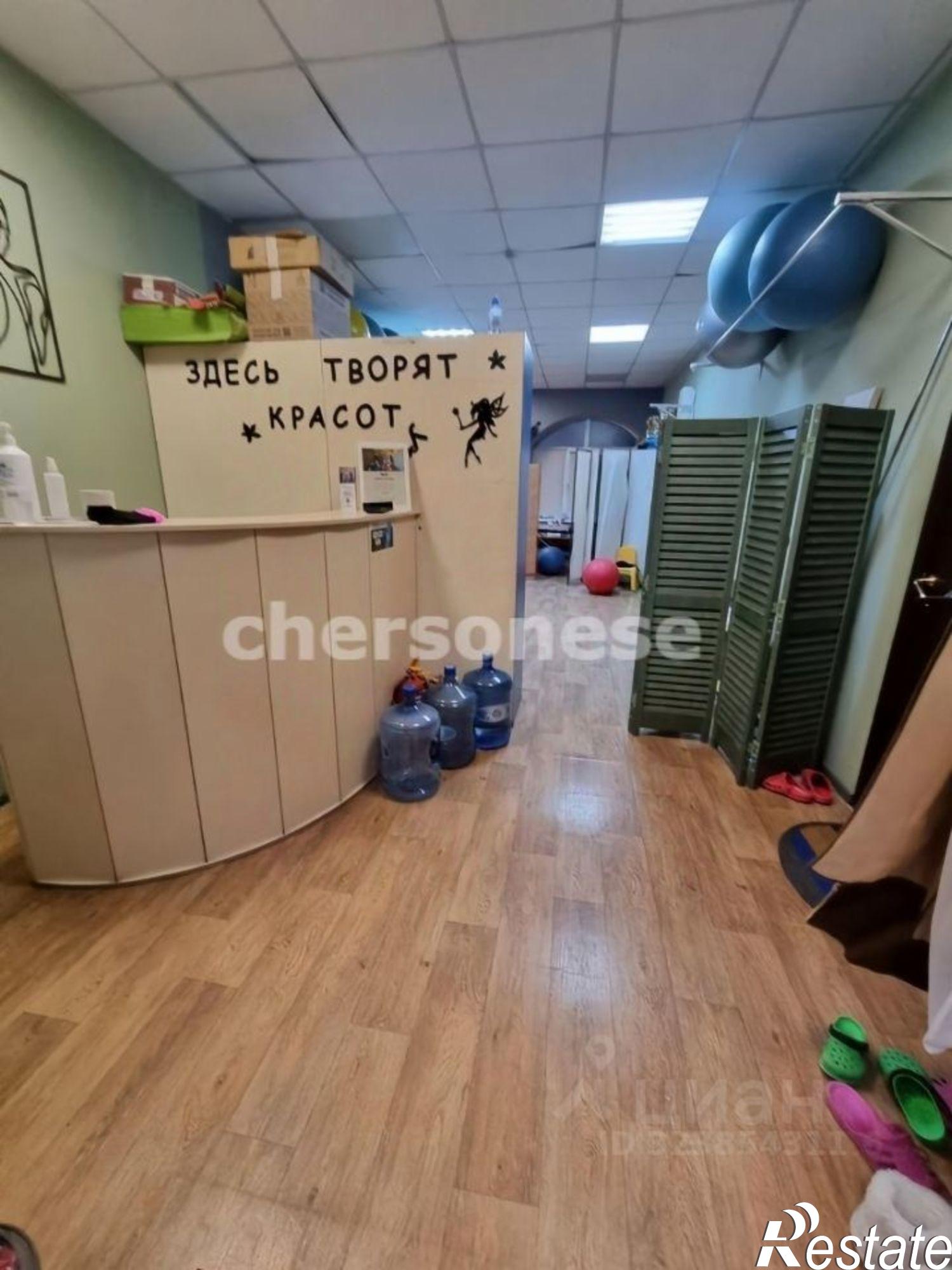 Купить помещение свободного назначения за 13 500 100 рублей на проспект Героев Сталинграда, 46А